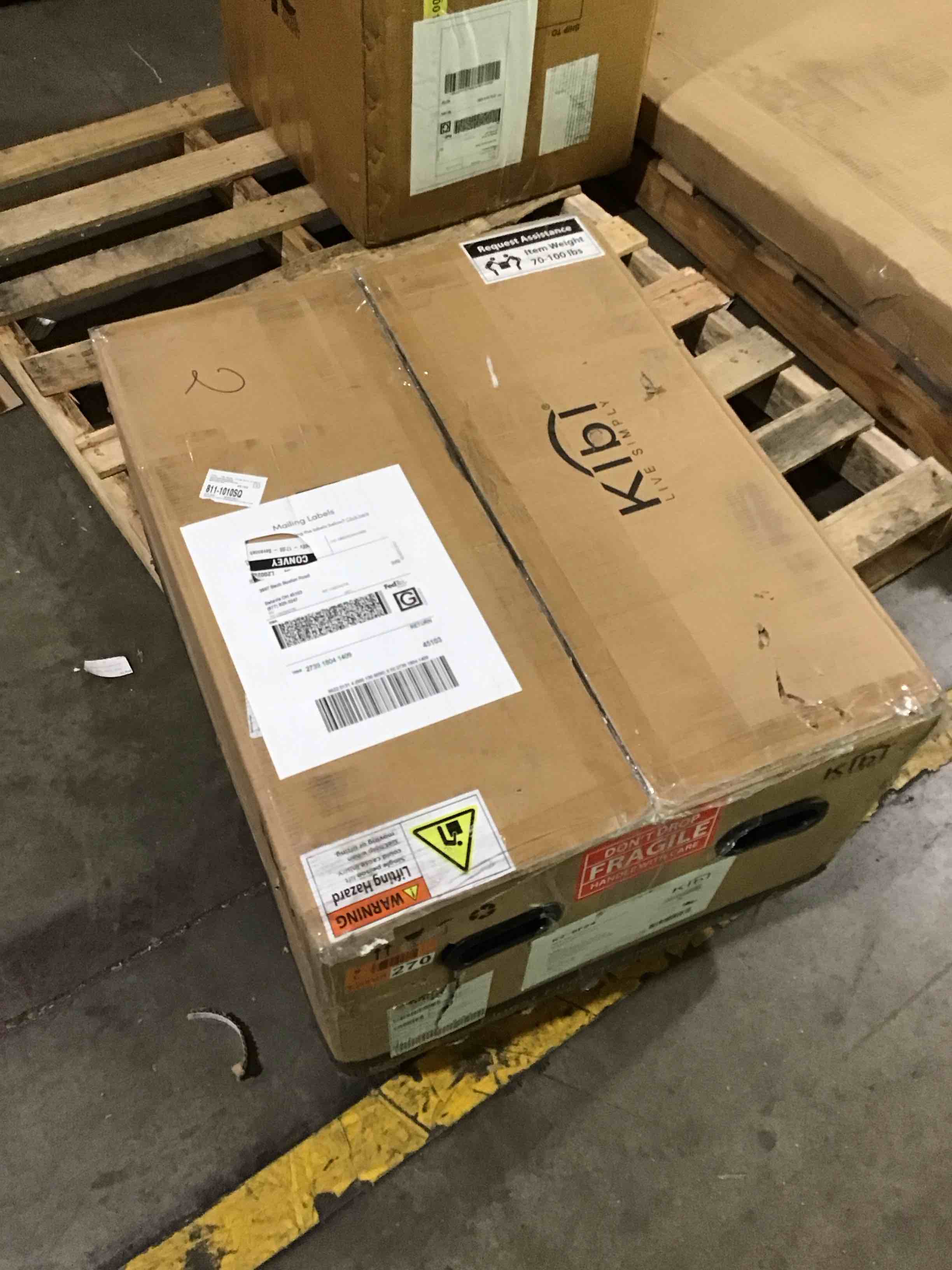 https://s3.amazonaws.com/lotting-images-prod/bidfta/RED6354207_1714755550057.jpeg