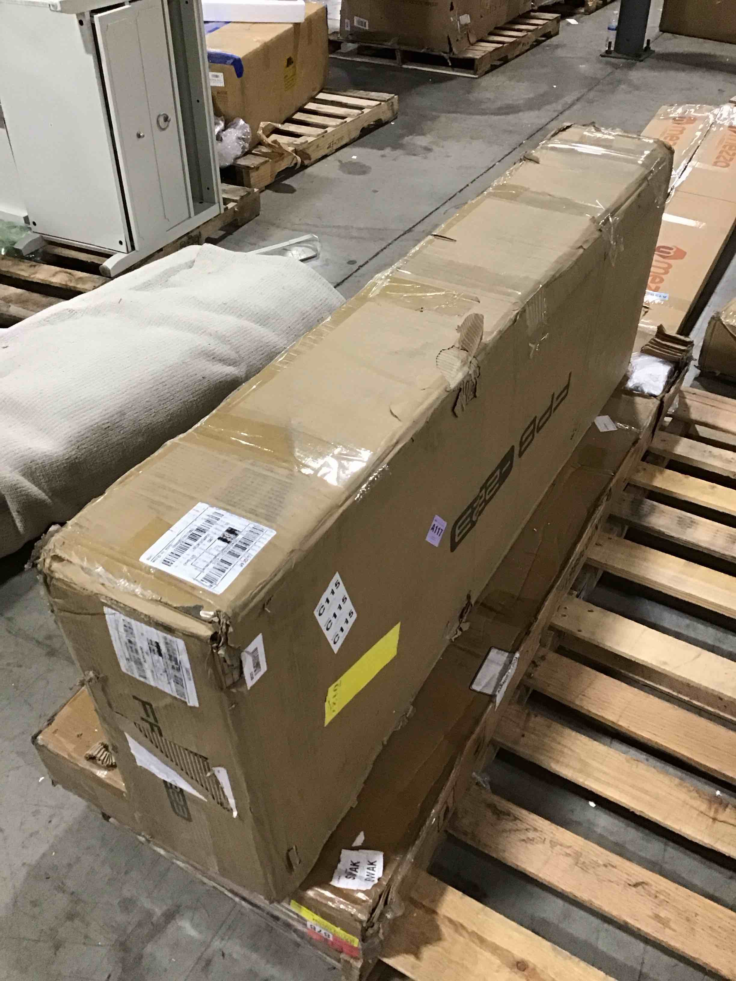 https://s3.amazonaws.com/lotting-images-prod/bidfta/RED6354987_1713892408522.jpeg