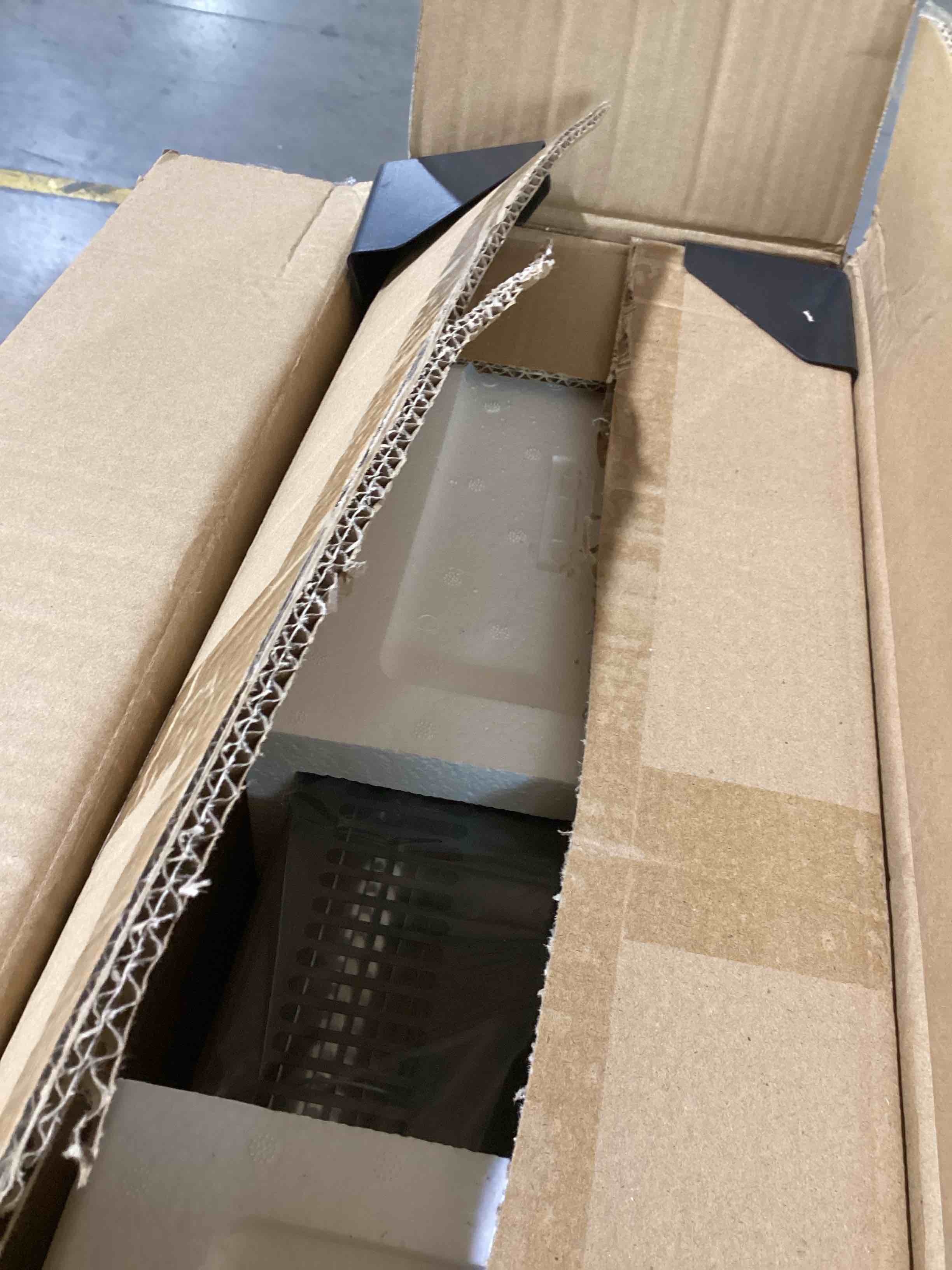 https://s3.amazonaws.com/lotting-images-prod/bidfta/RED6355075_1713896825573.jpeg