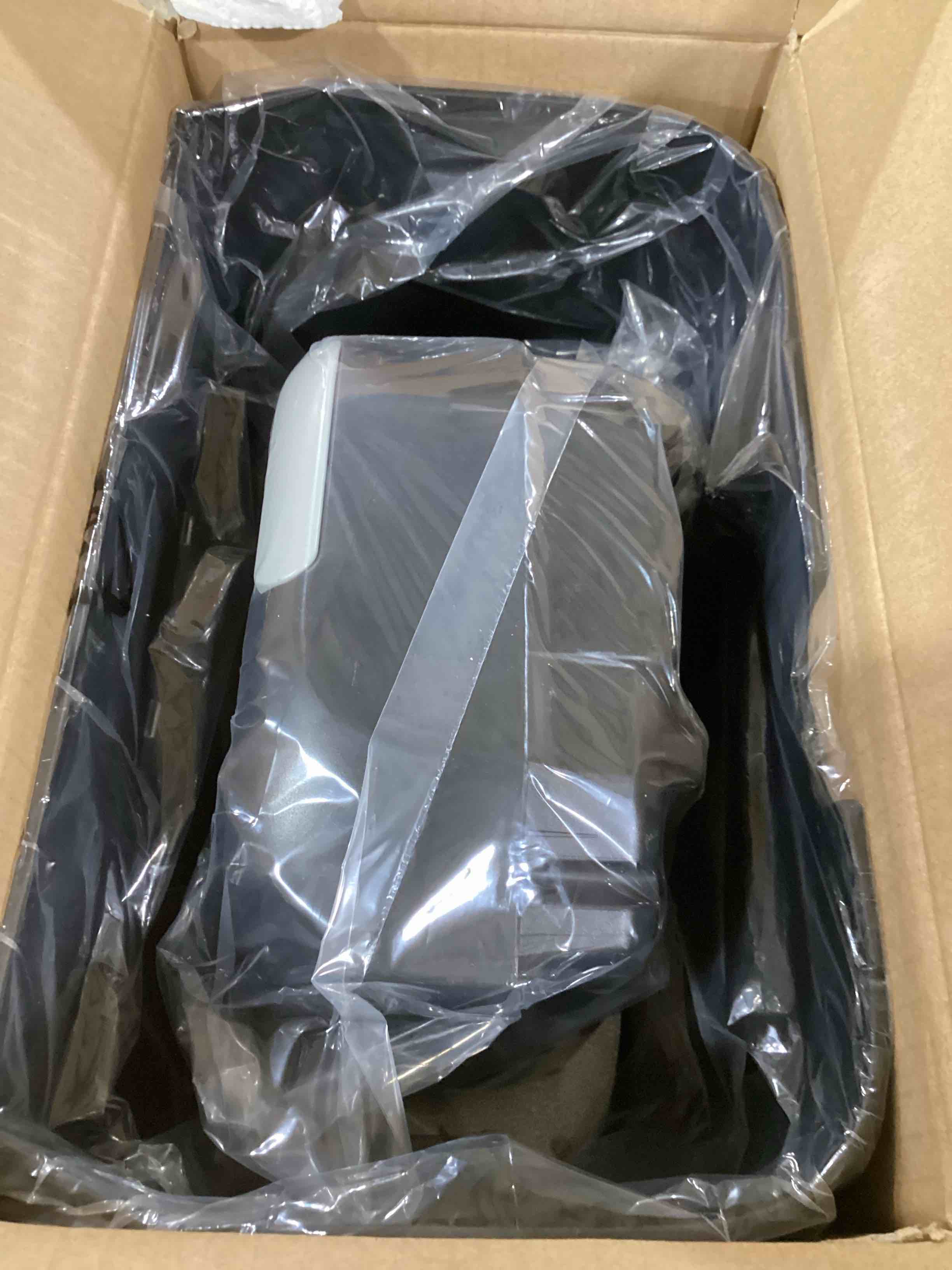 https://s3.amazonaws.com/lotting-images-prod/bidfta/RED6355282_1714157837834.jpeg