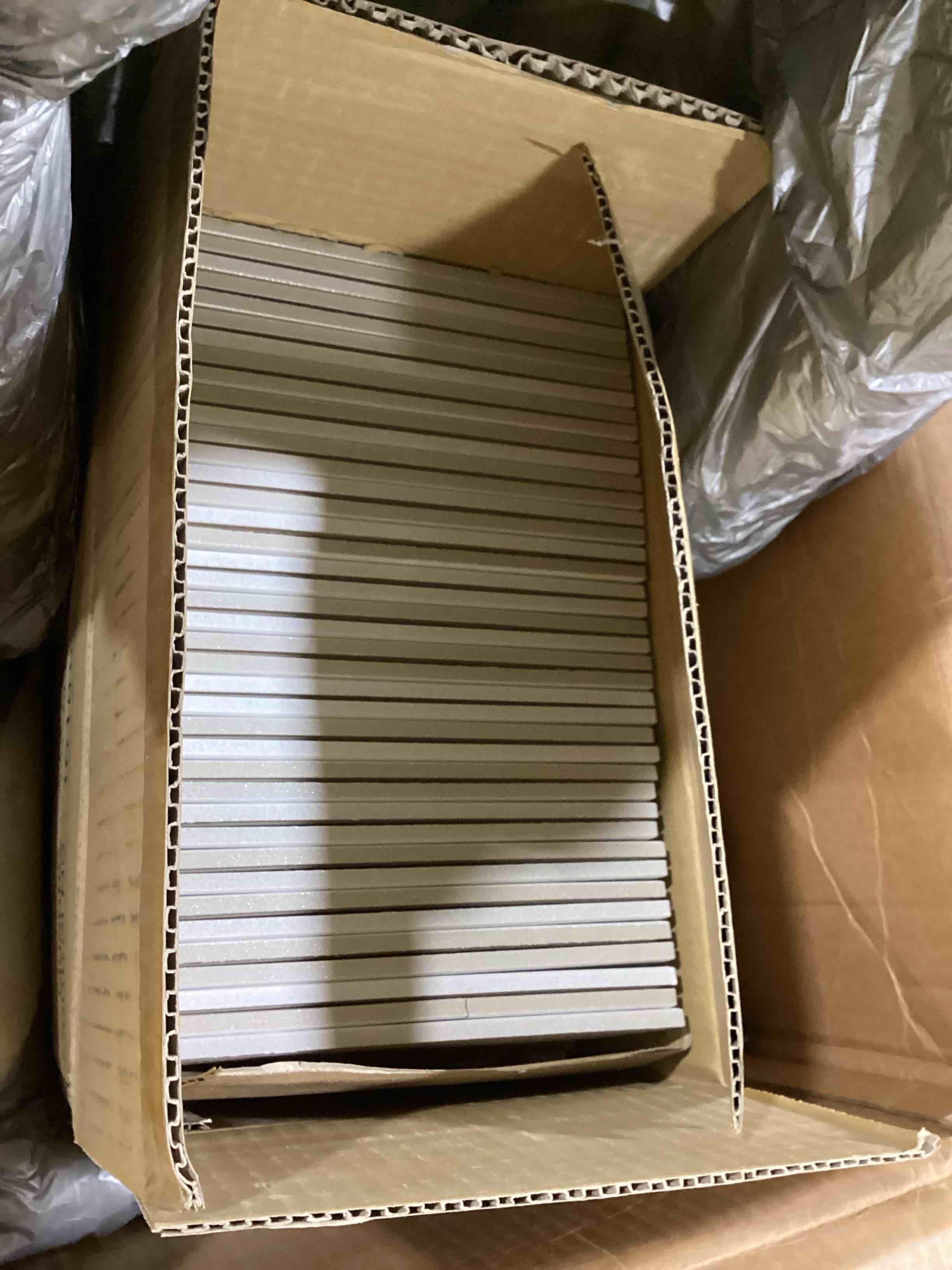 https://s3.amazonaws.com/lotting-images-prod/bidfta/RED6355336_1714571587957.jpeg