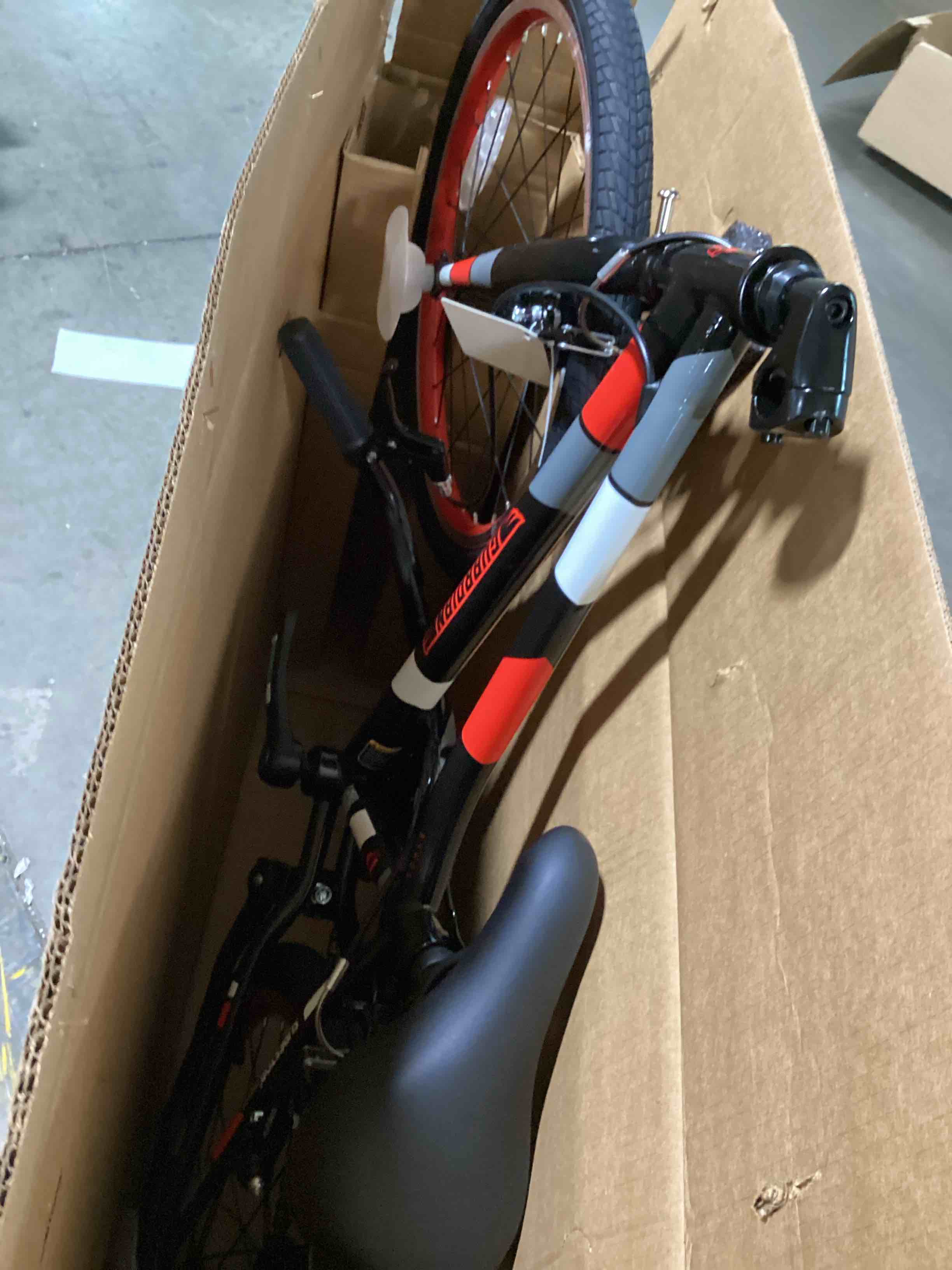 https://s3.amazonaws.com/lotting-images-prod/bidfta/RED6355691_1715010876469.jpeg