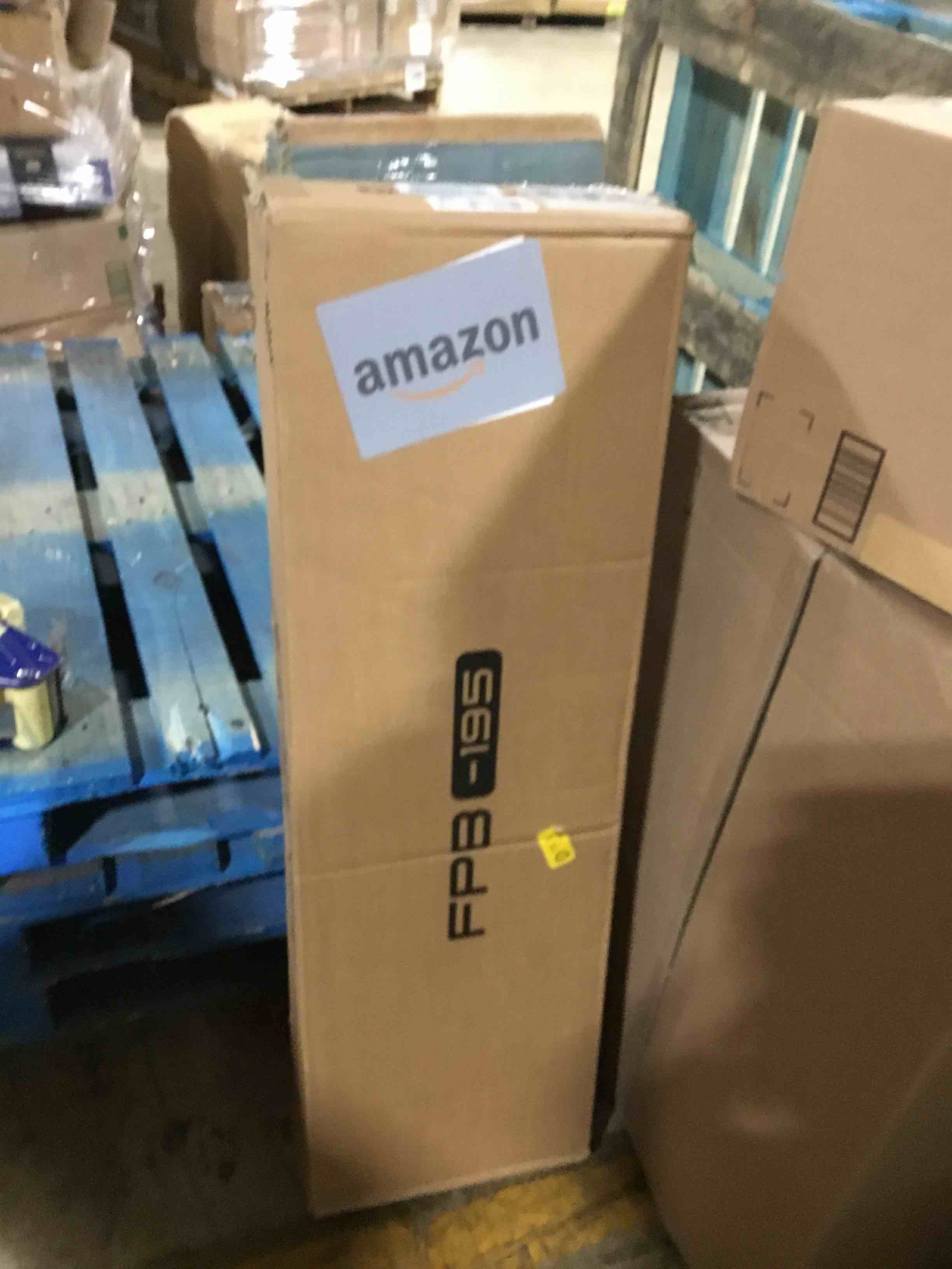 https://s3.amazonaws.com/lotting-images-prod/bidfta/RED6356356_1712784227938.jpeg