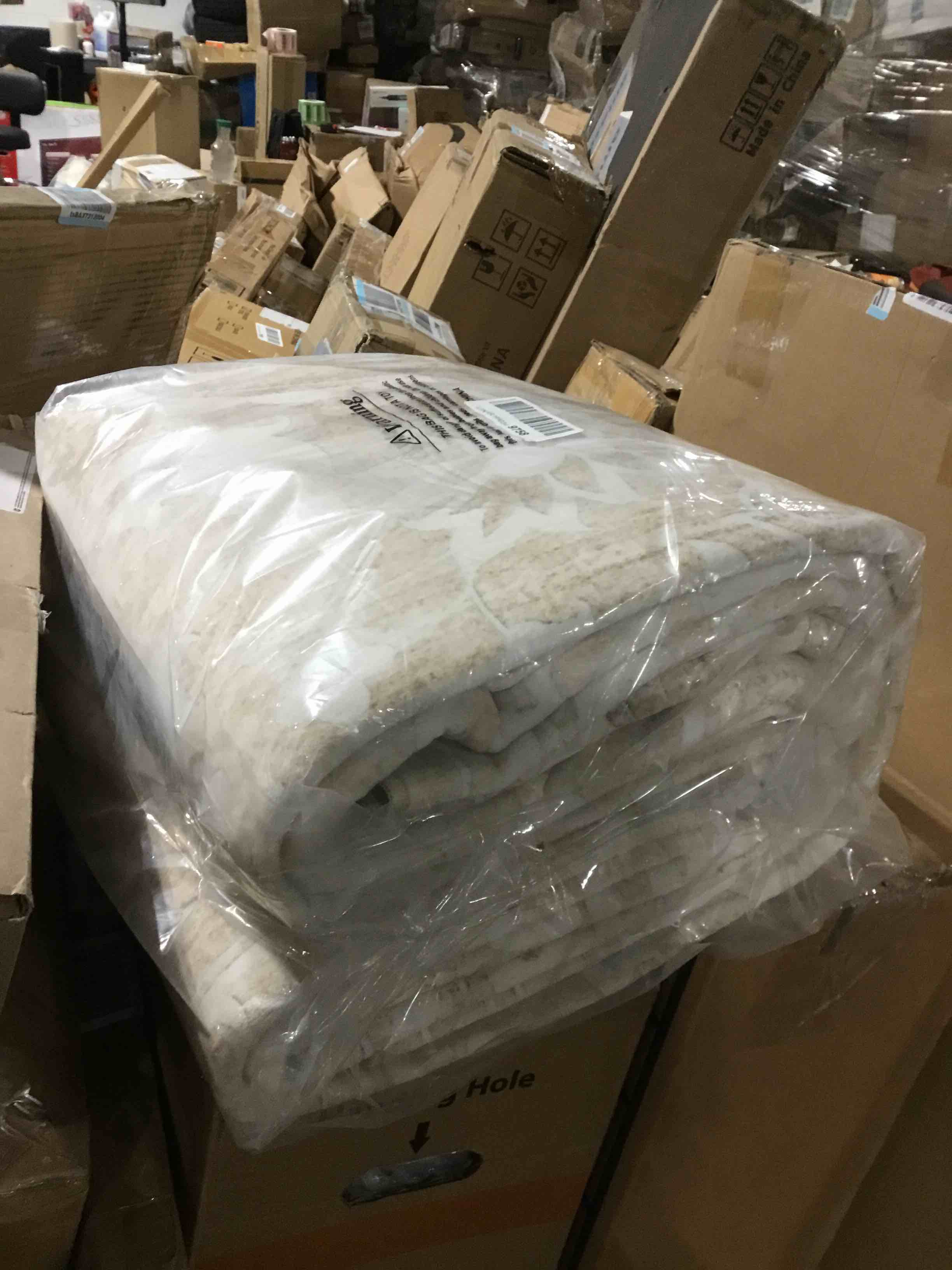https://s3.amazonaws.com/lotting-images-prod/bidfta/RED6356357_1712784330106.jpeg
