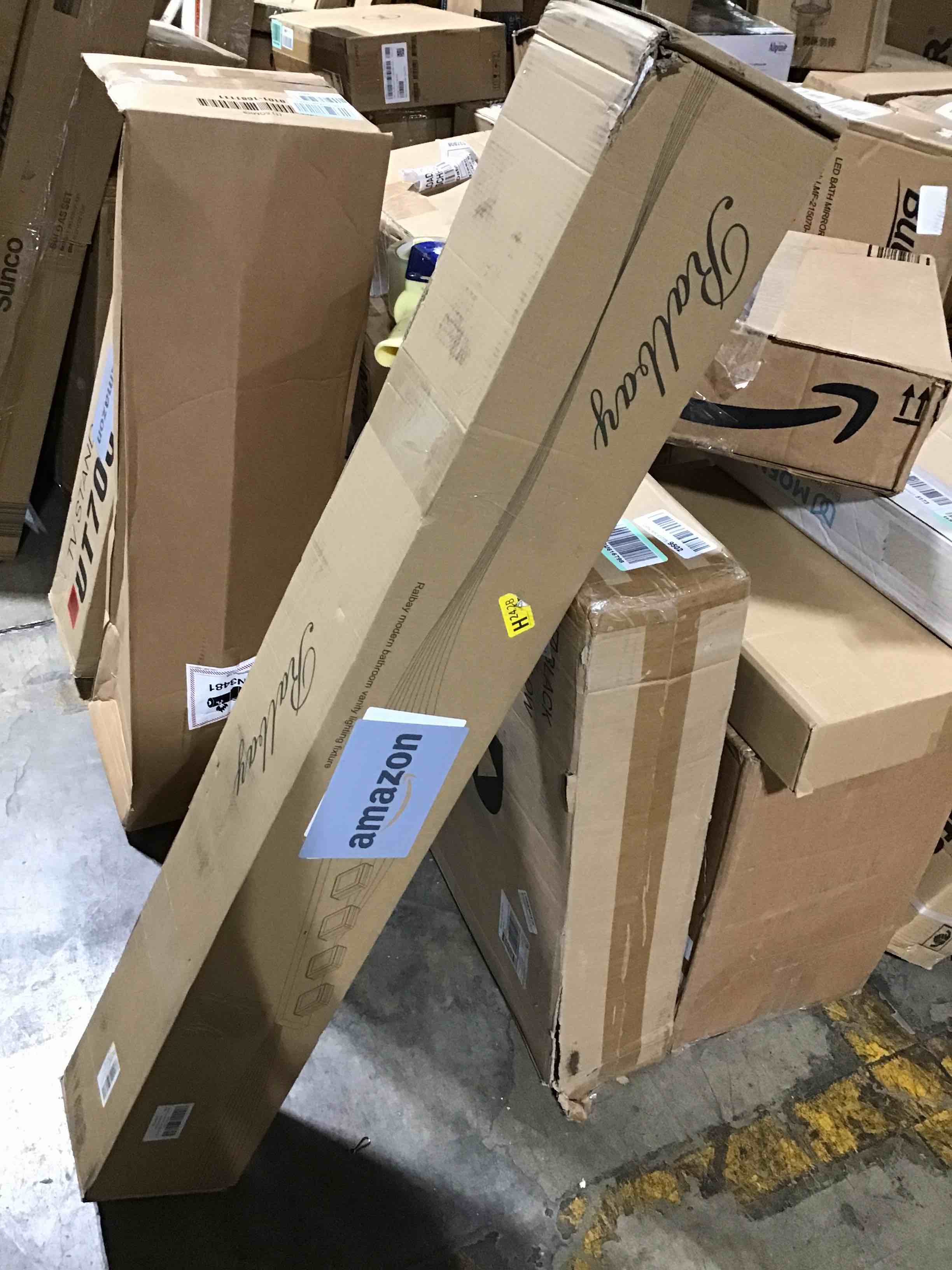 https://s3.amazonaws.com/lotting-images-prod/bidfta/RED6356580_1712926935065.jpeg