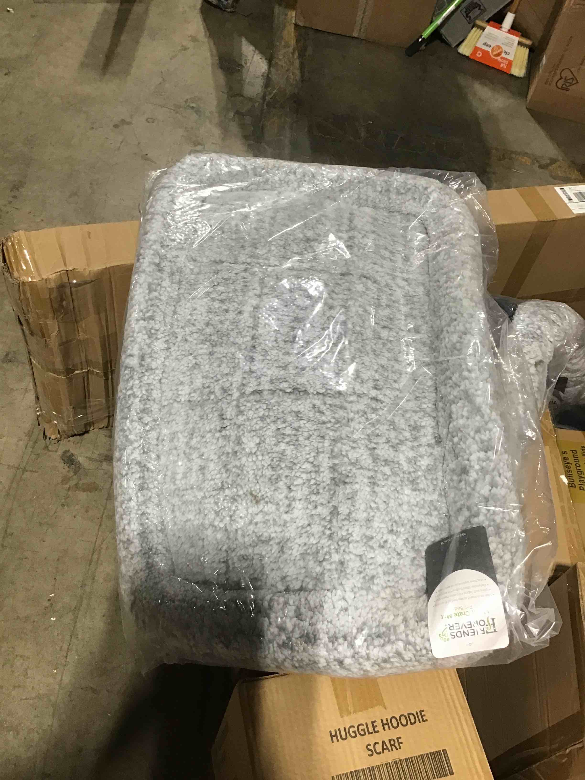 https://s3.amazonaws.com/lotting-images-prod/bidfta/RED6357211_1713543109834.jpeg