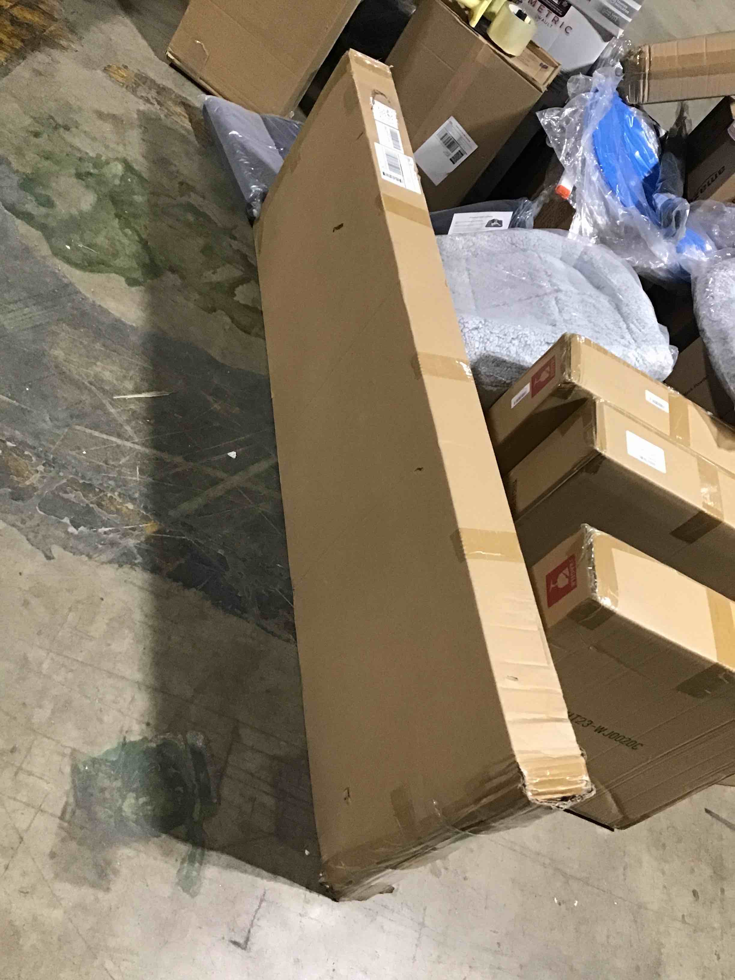 https://s3.amazonaws.com/lotting-images-prod/bidfta/RED6357213_1713543427515.jpeg