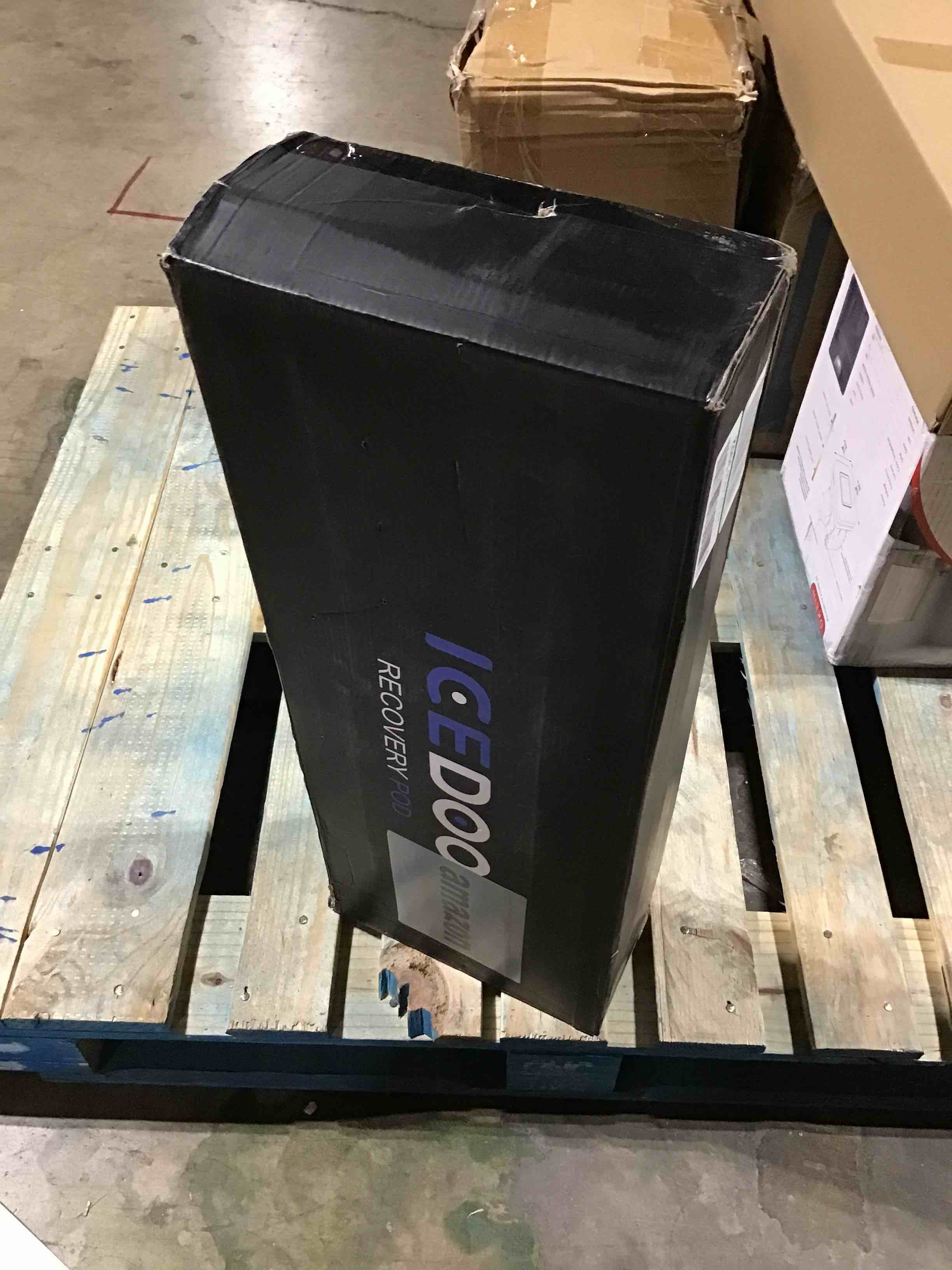 https://s3.amazonaws.com/lotting-images-prod/bidfta/RED6358130_1712240187861.jpeg