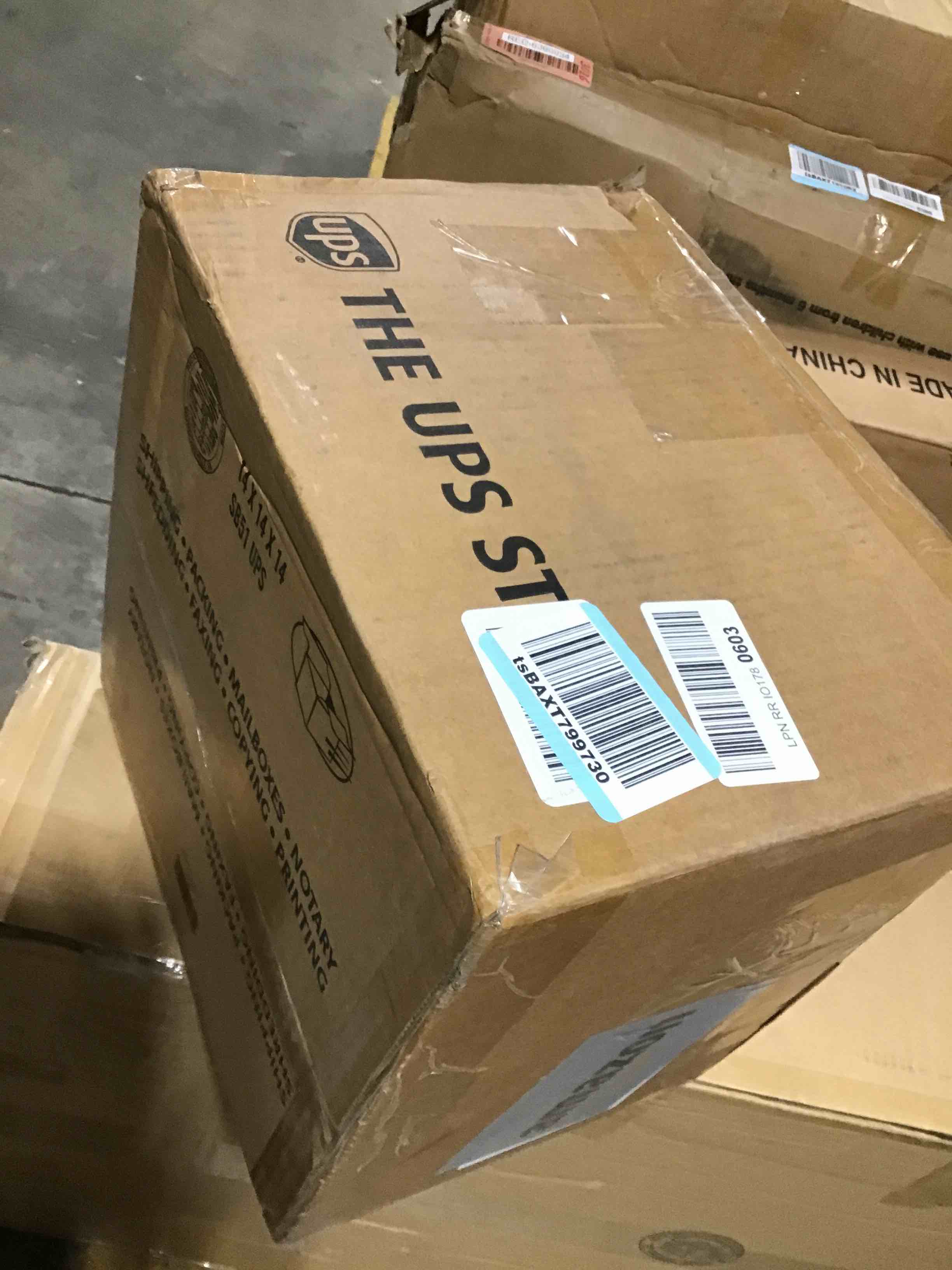https://s3.amazonaws.com/lotting-images-prod/bidfta/RED6360026_1715952439640.jpeg