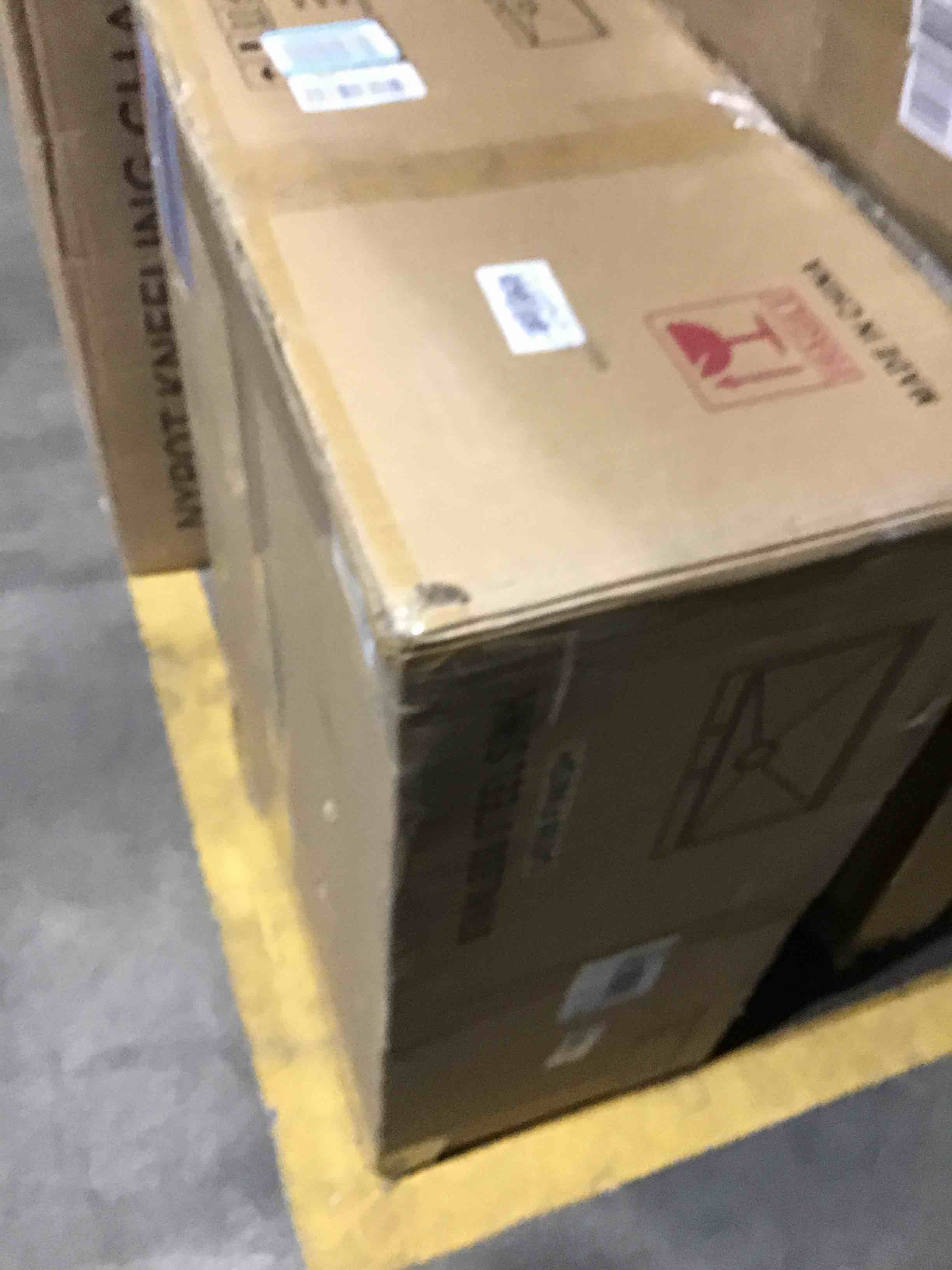 https://s3.amazonaws.com/lotting-images-prod/bidfta/RED6360039_1715950477940.jpeg