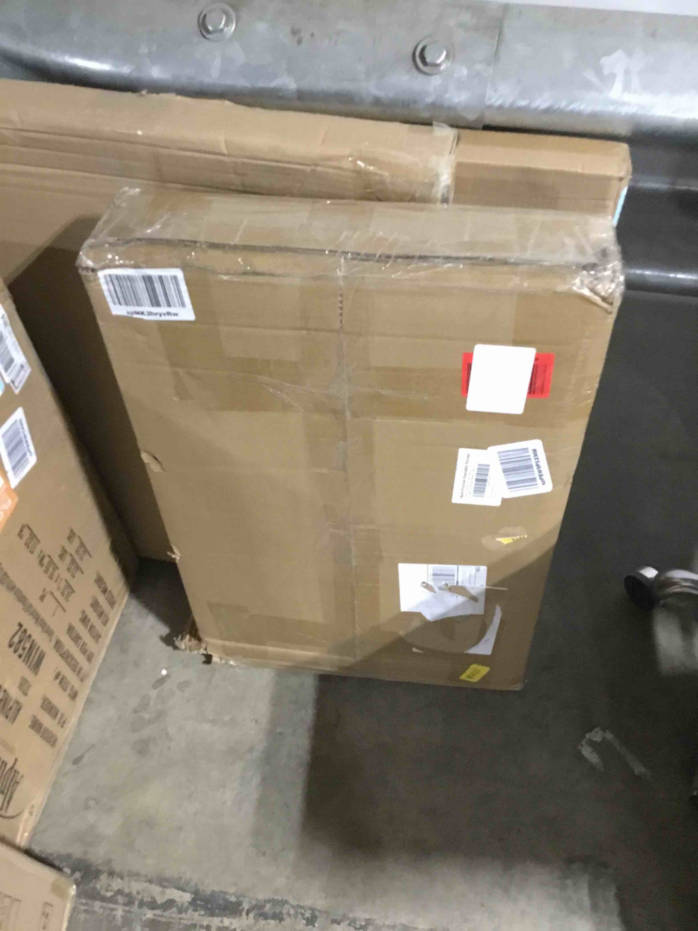 https://s3.amazonaws.com/lotting-images-prod/bidfta/RED6361970_1712062600895.jpeg