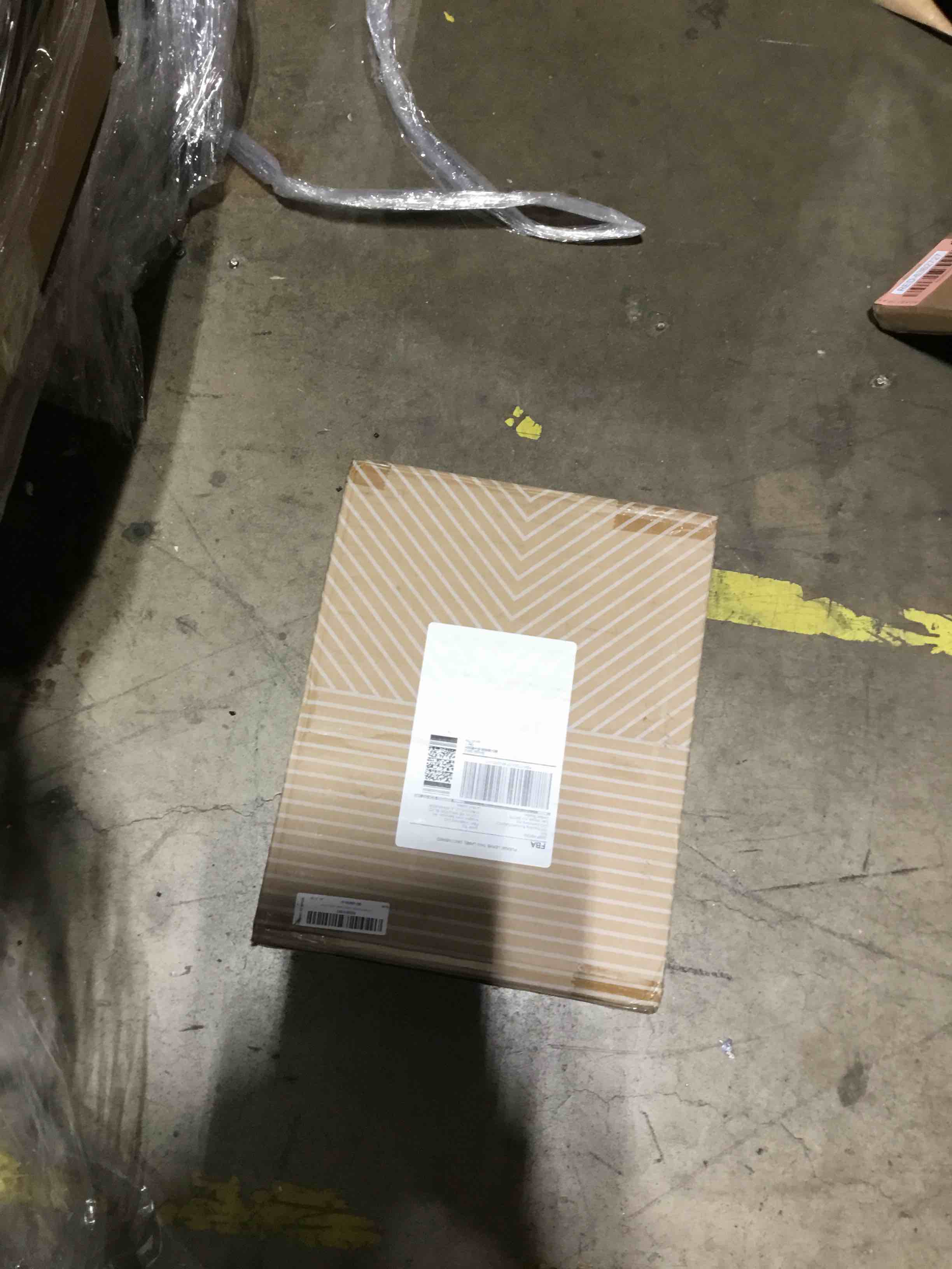 https://s3.amazonaws.com/lotting-images-prod/bidfta/RED6362681_1712267291509.jpeg