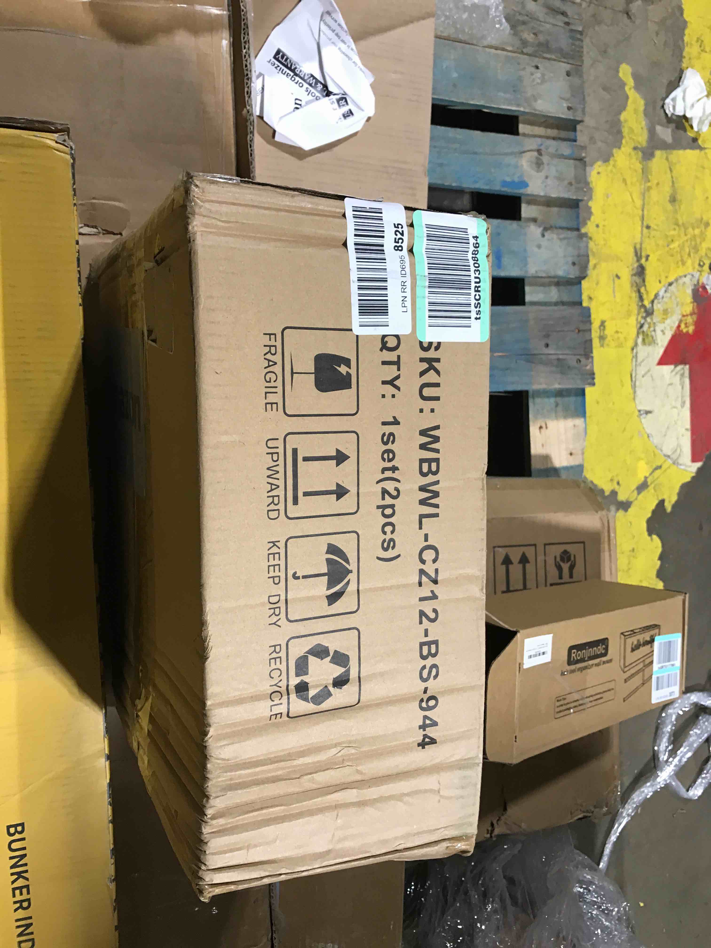 https://s3.amazonaws.com/lotting-images-prod/bidfta/RED6362736_1712266521109.jpeg