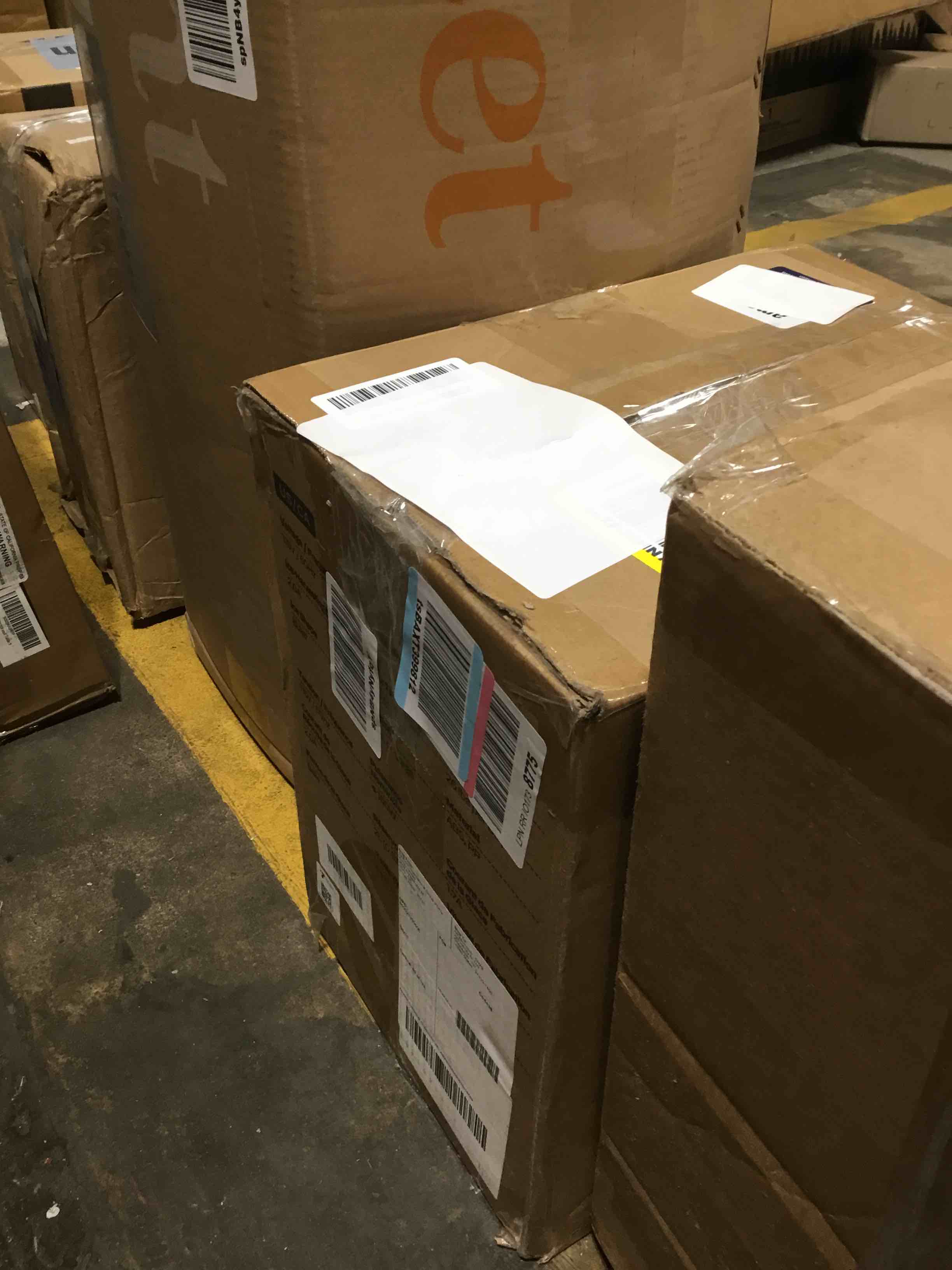 https://s3.amazonaws.com/lotting-images-prod/bidfta/RED6363834_1716499247492.jpeg