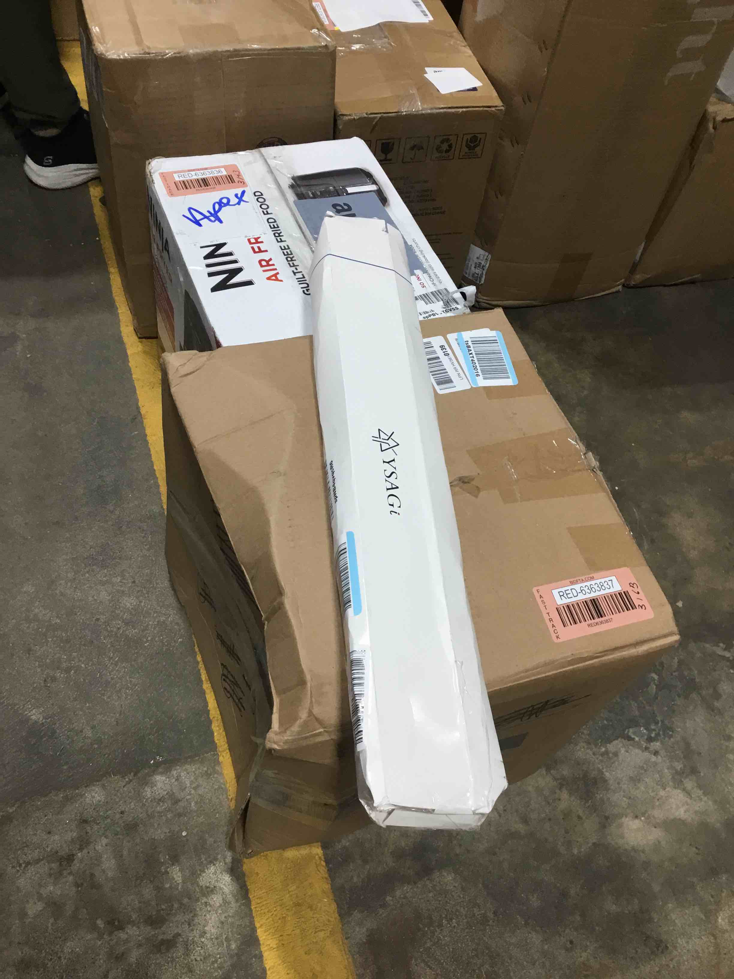 https://s3.amazonaws.com/lotting-images-prod/bidfta/RED6363838_1716499370304.jpeg