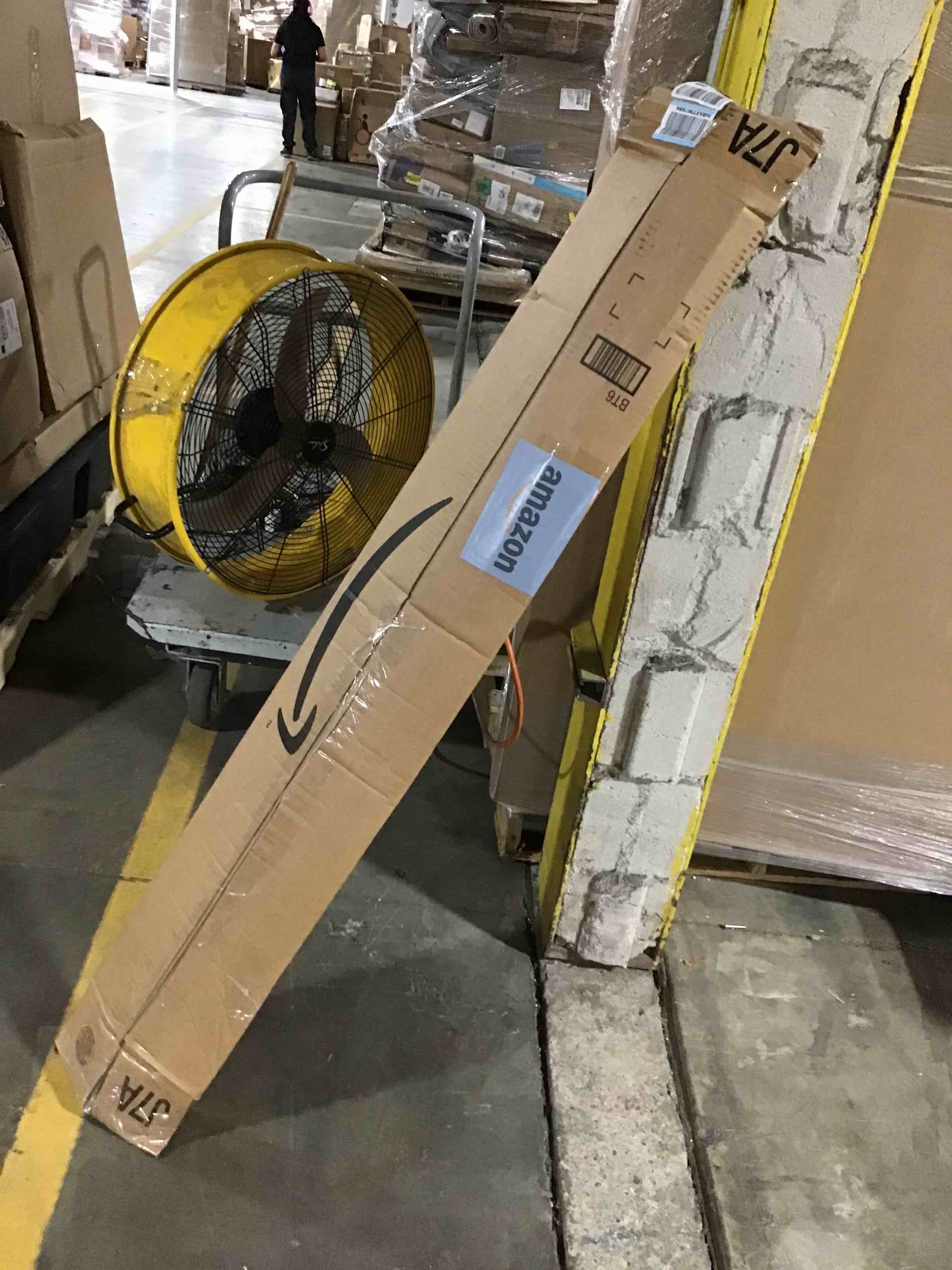https://s3.amazonaws.com/lotting-images-prod/bidfta/RED6364753_1717766853687.jpeg