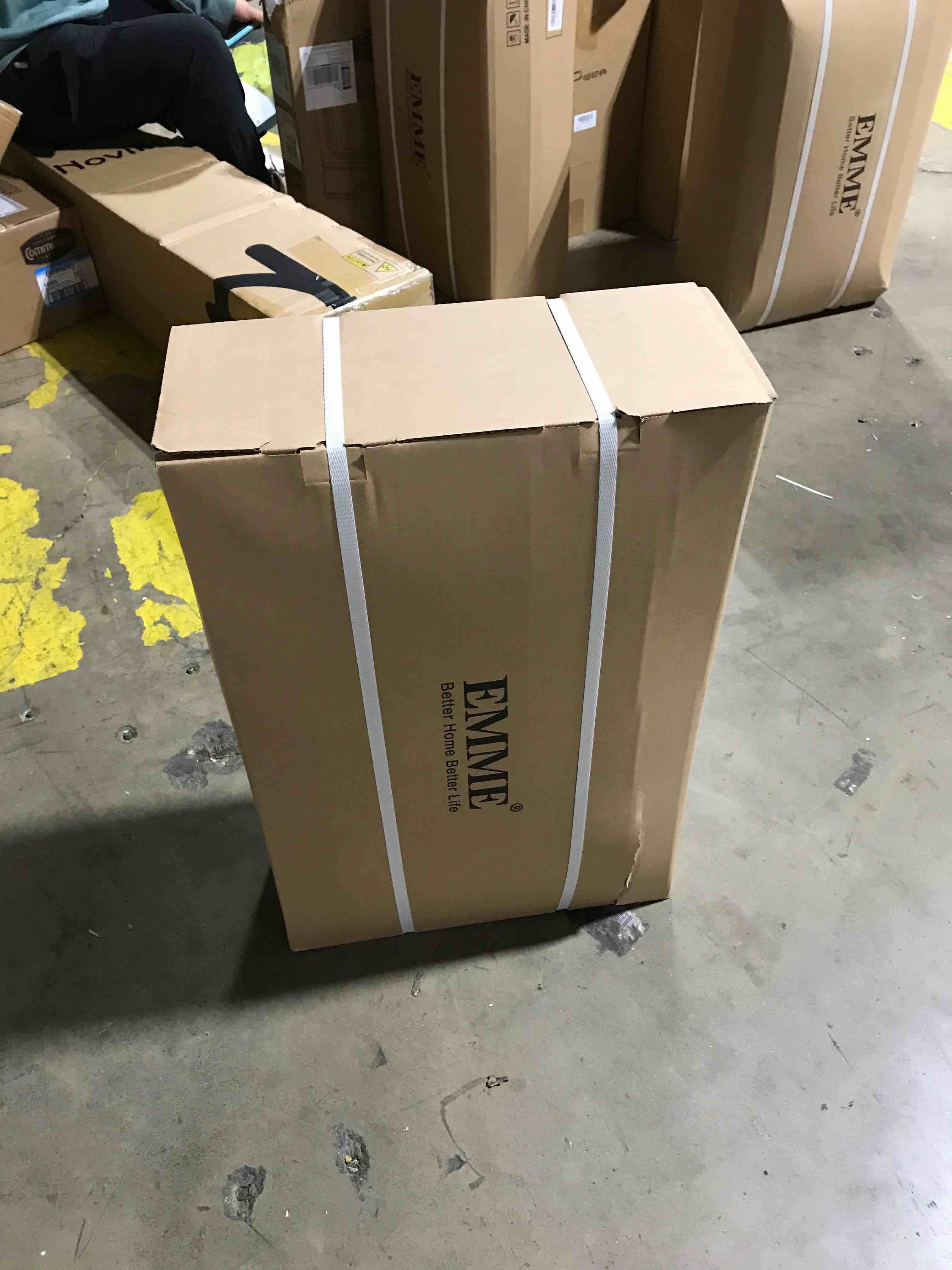 https://s3.amazonaws.com/lotting-images-prod/bidfta/RED6365116_1712949204588.jpeg