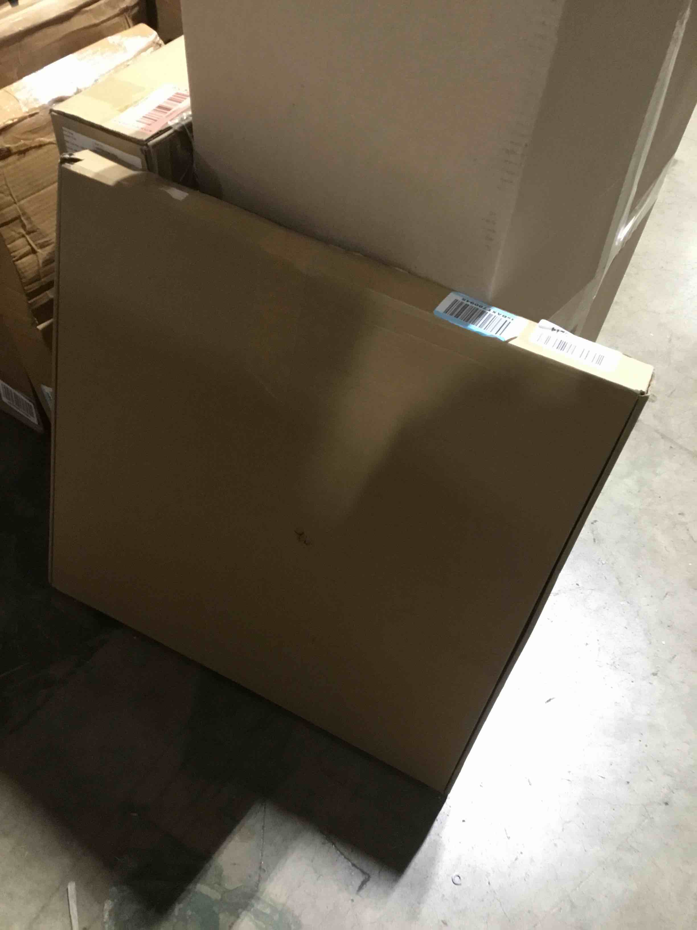 https://s3.amazonaws.com/lotting-images-prod/bidfta/RED6366318_1714402977041.jpeg