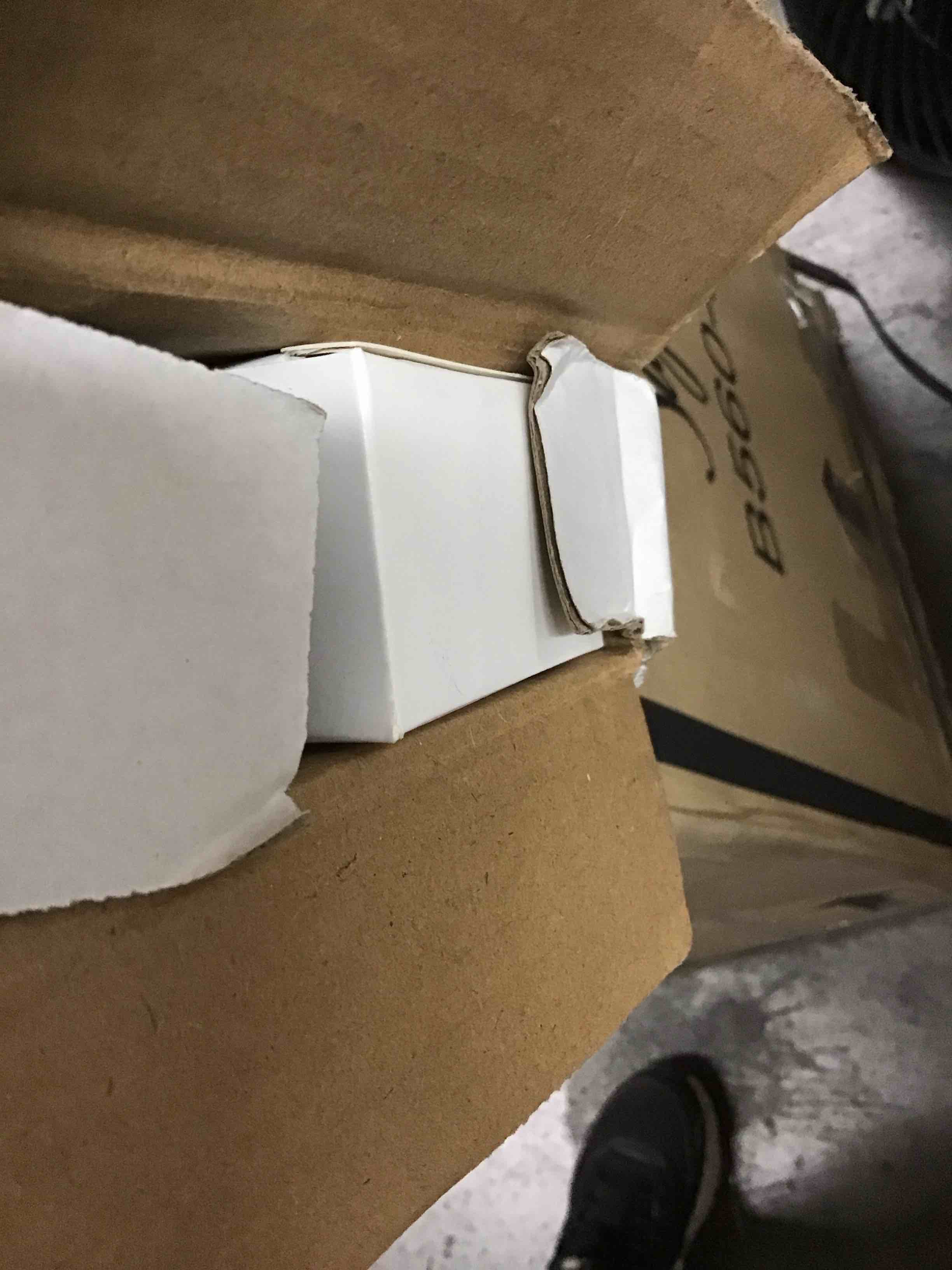 https://s3.amazonaws.com/lotting-images-prod/bidfta/RED6369605_1723646766267.jpeg