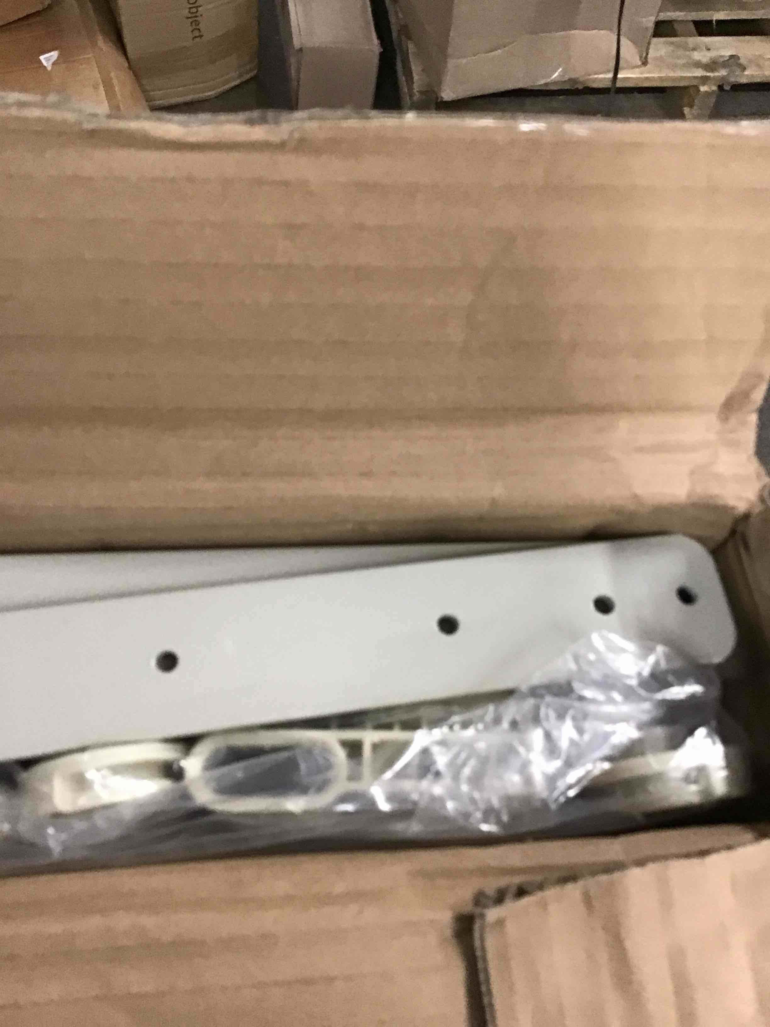 https://s3.amazonaws.com/lotting-images-prod/bidfta/RED6370226_1723902542736.jpeg