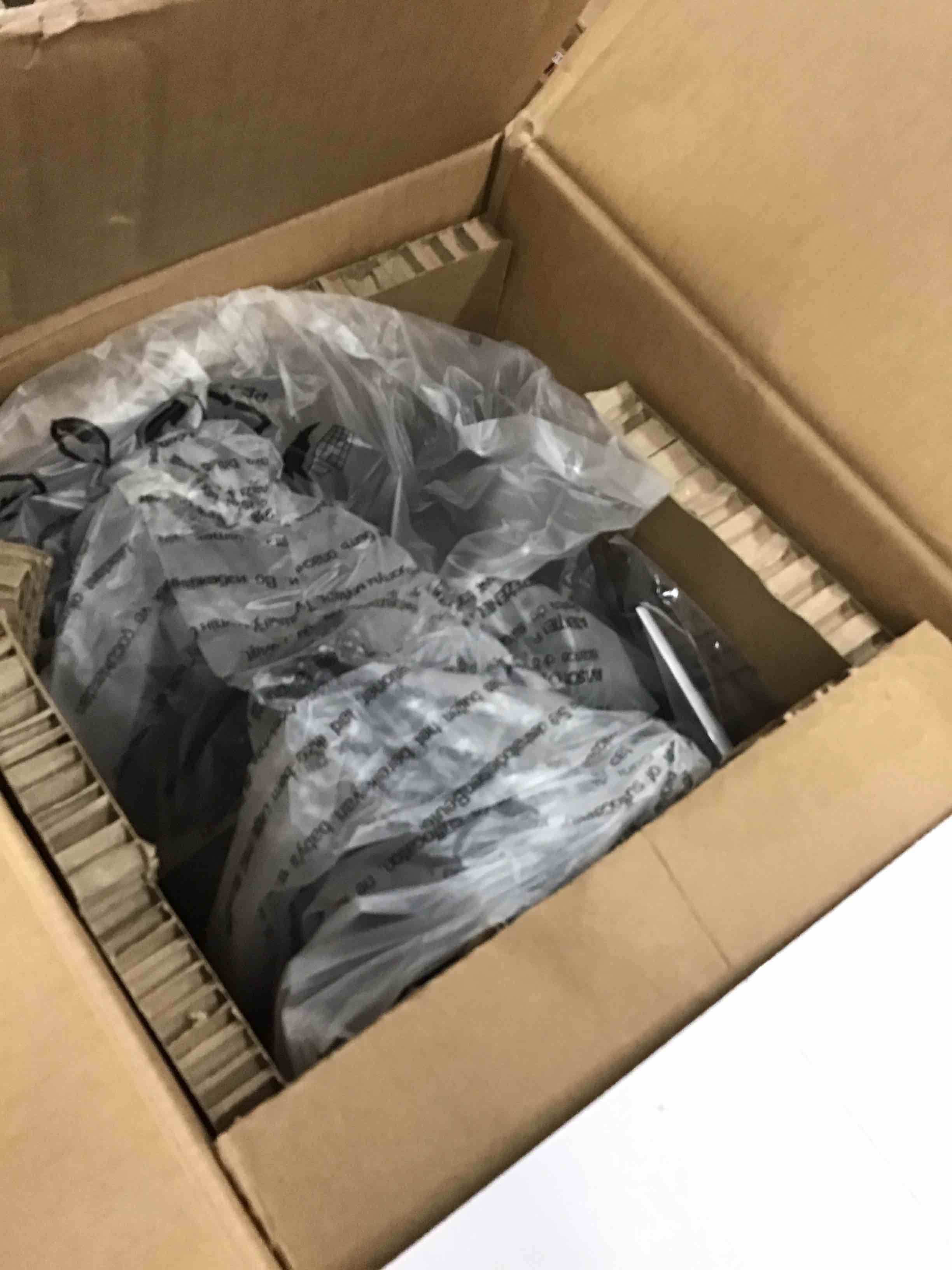 https://s3.amazonaws.com/lotting-images-prod/bidfta/RED6370263_1723907113237.jpeg