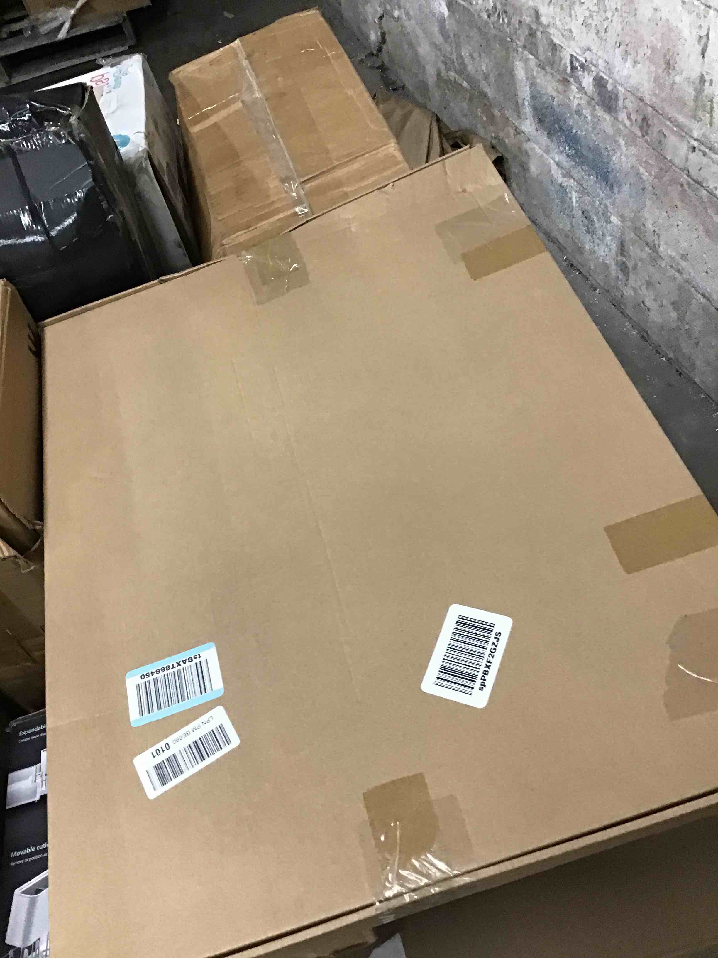 https://s3.amazonaws.com/lotting-images-prod/bidfta/RED6374764_1724683758443.jpeg