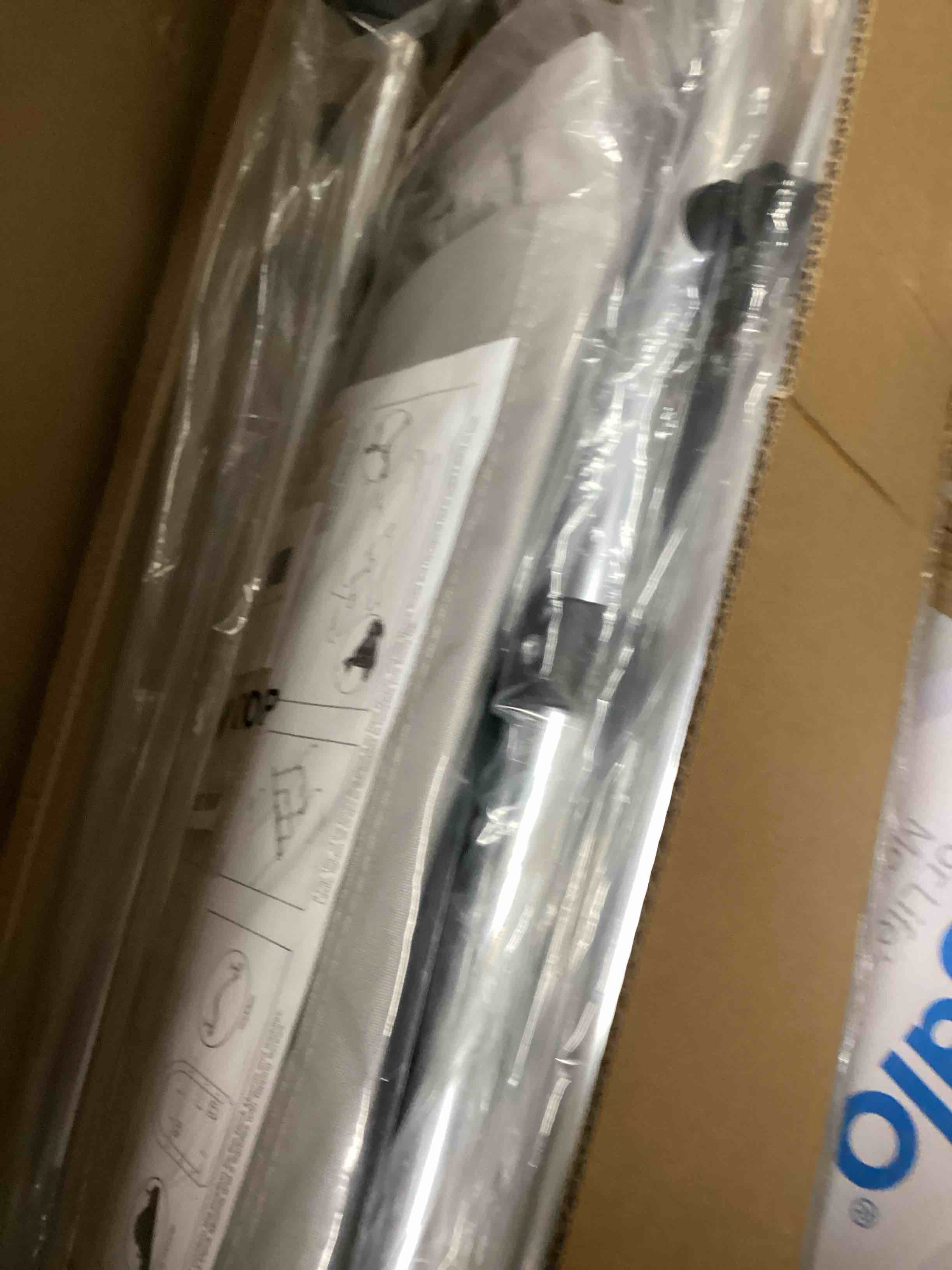 https://s3.amazonaws.com/lotting-images-prod/bidfta/RED6375925_1724770345112.jpeg