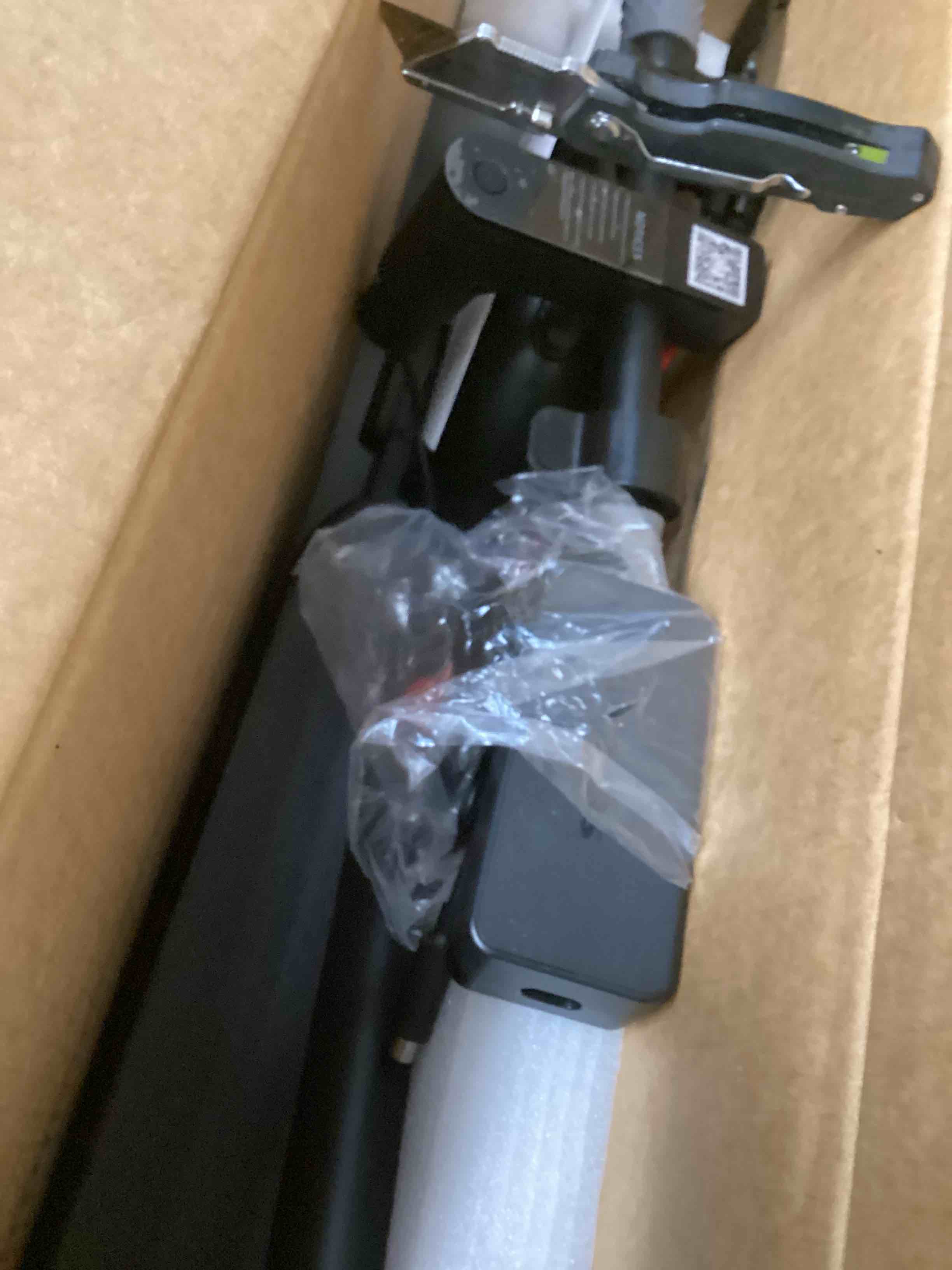 https://s3.amazonaws.com/lotting-images-prod/bidfta/RED6376198_1724870278539.jpeg
