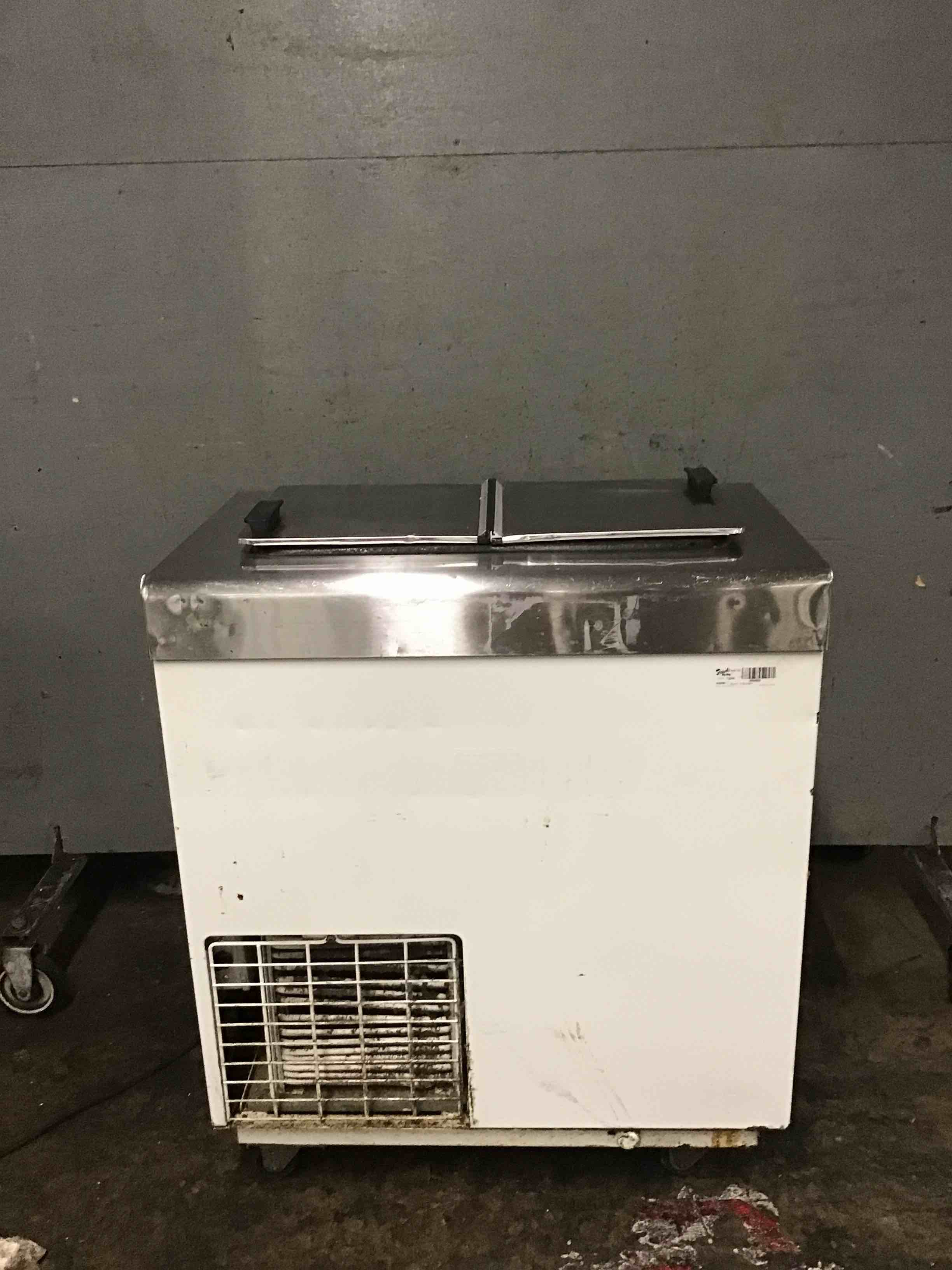Master-Bilt Ice Cream Dipping Freezer 