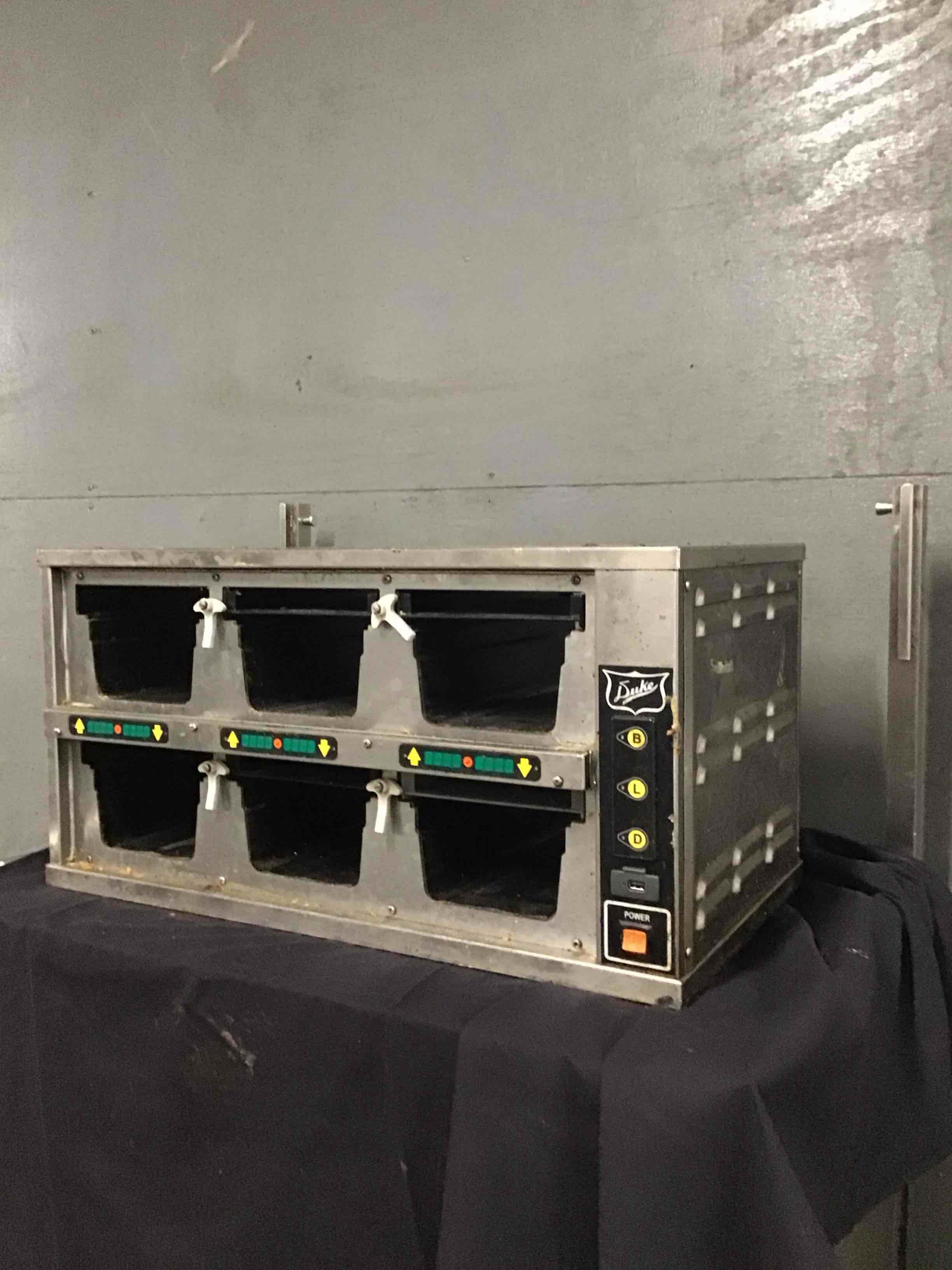 https://s3.amazonaws.com/lotting-images-prod/bidfta/RED6378708_1735674338214.jpeg