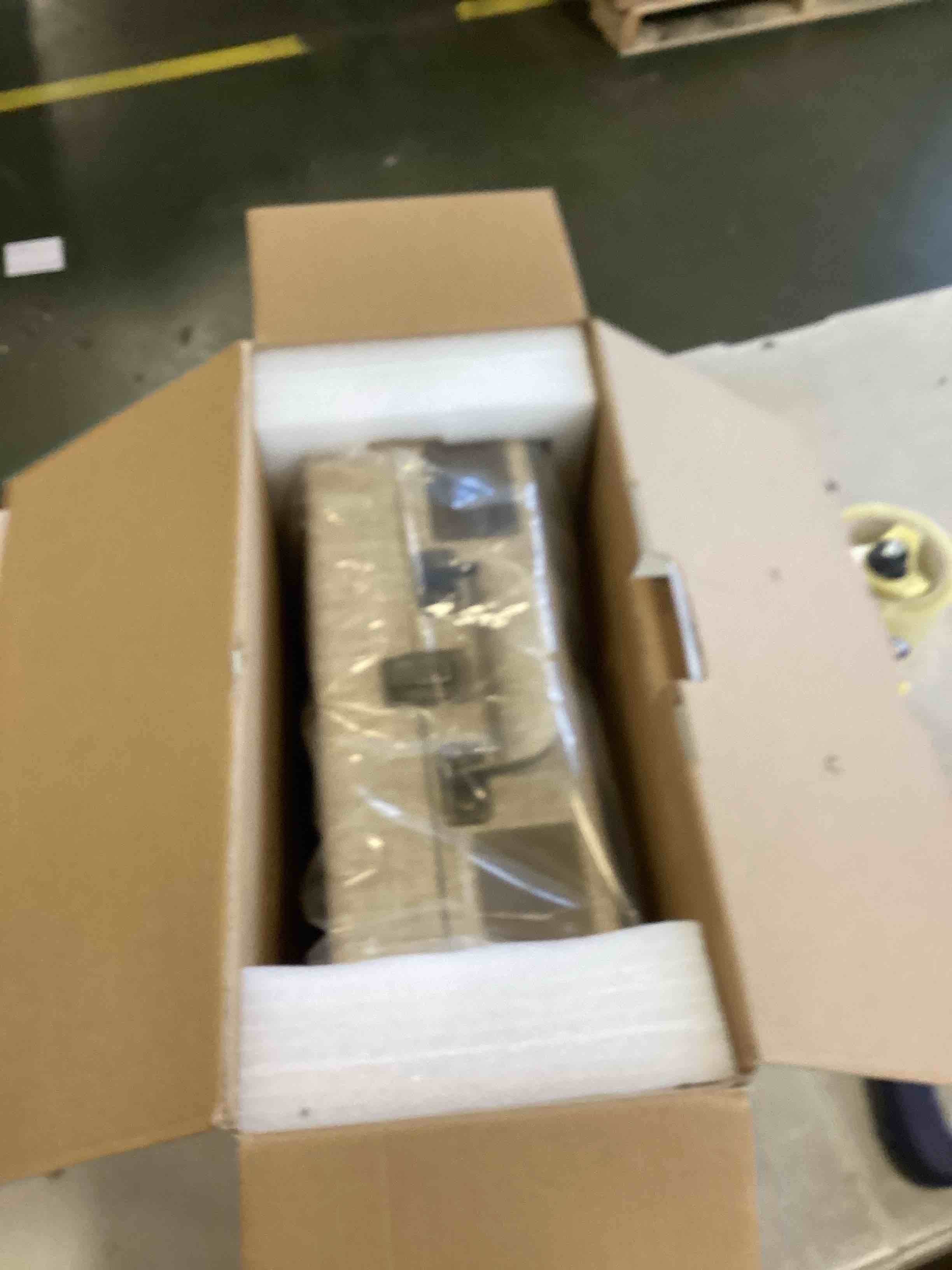 https://s3.amazonaws.com/lotting-images-prod/bidfta/RED6392079_1717693785255.jpeg