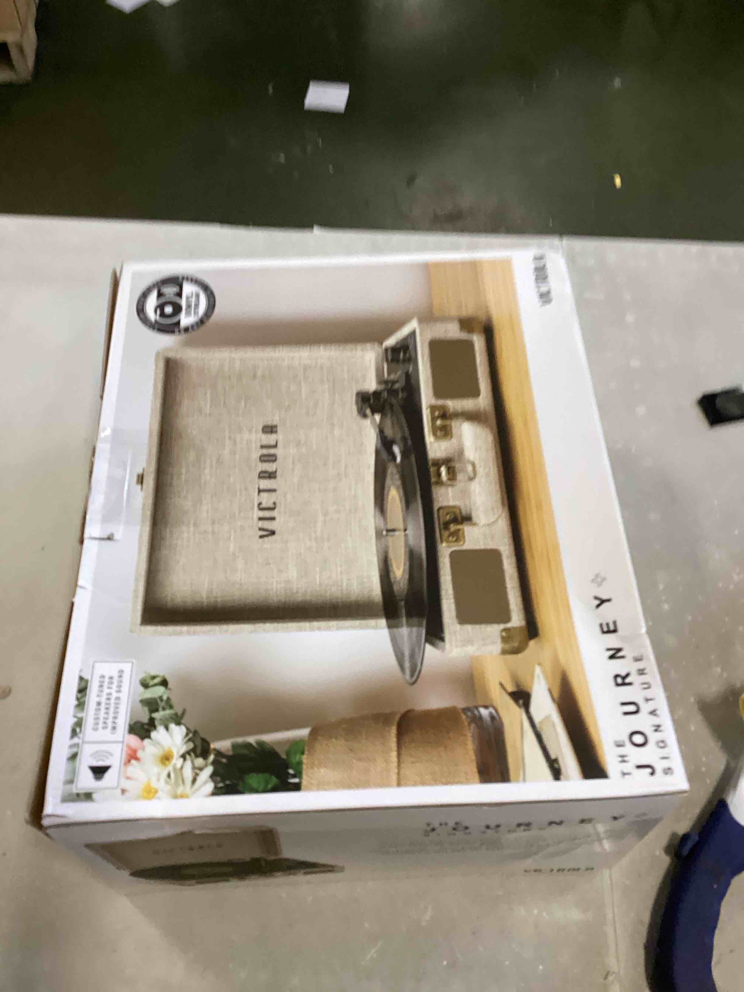 https://s3.amazonaws.com/lotting-images-prod/bidfta/RED6392079_1717693803832.jpeg