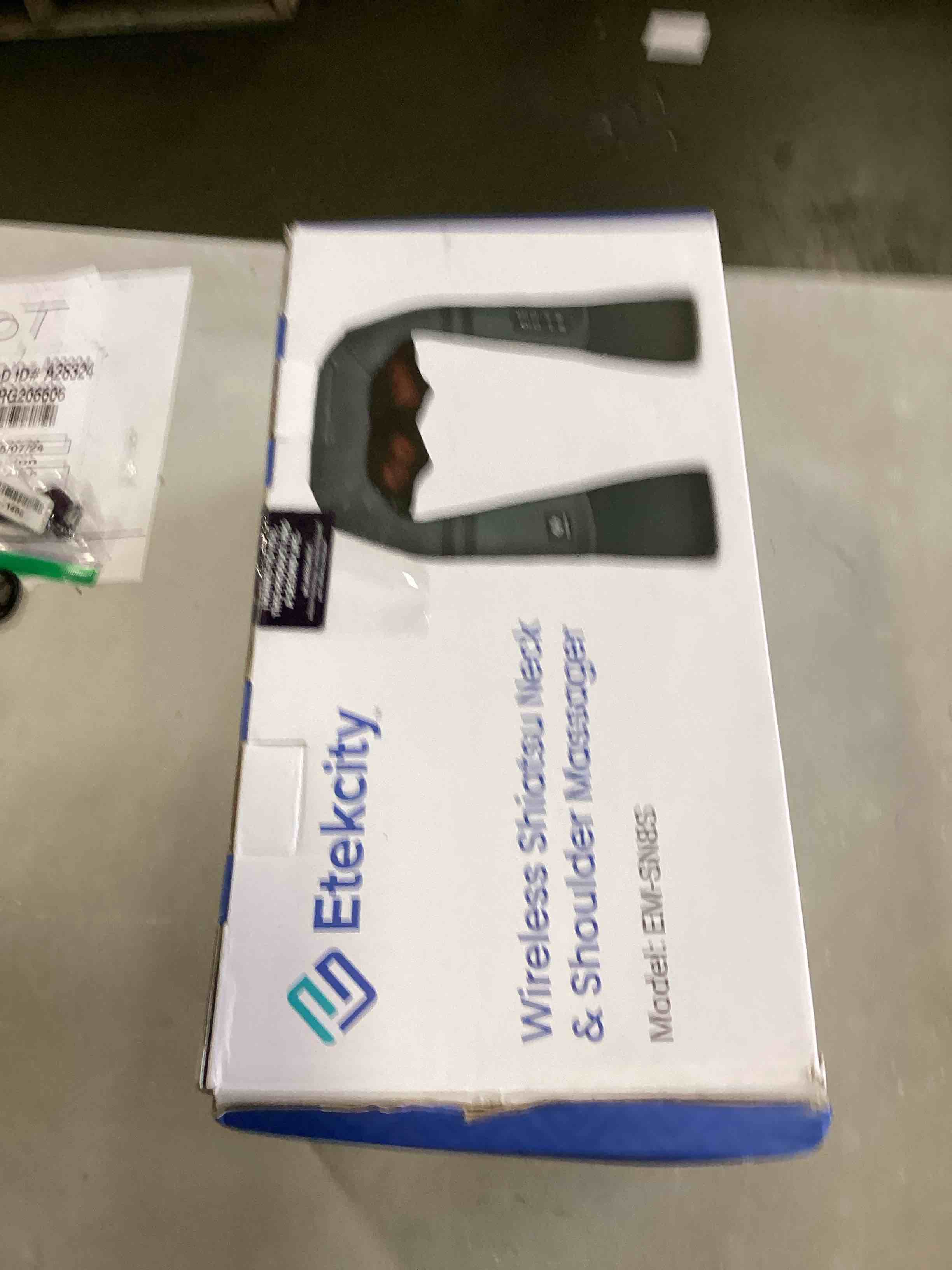 https://s3.amazonaws.com/lotting-images-prod/bidfta/RED6392082_1717694047629.jpeg
