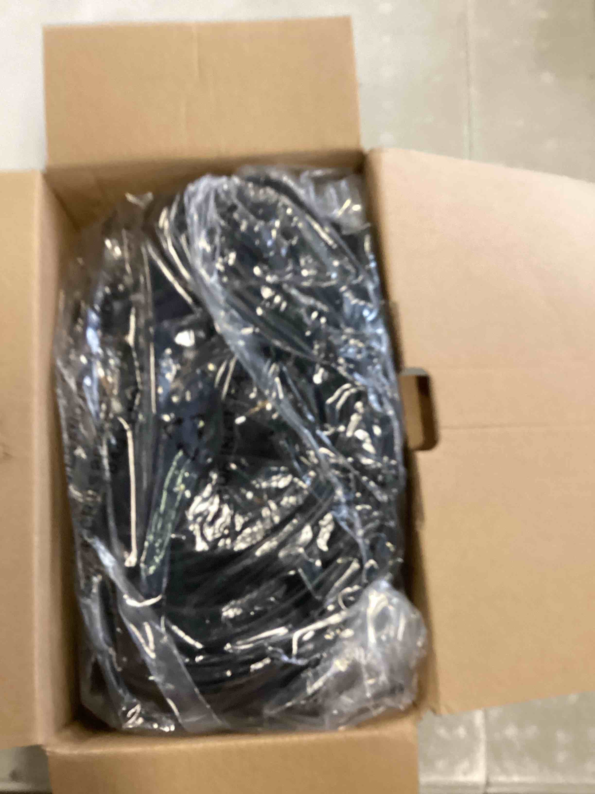 https://s3.amazonaws.com/lotting-images-prod/bidfta/RED6392127_1717698183379.jpeg