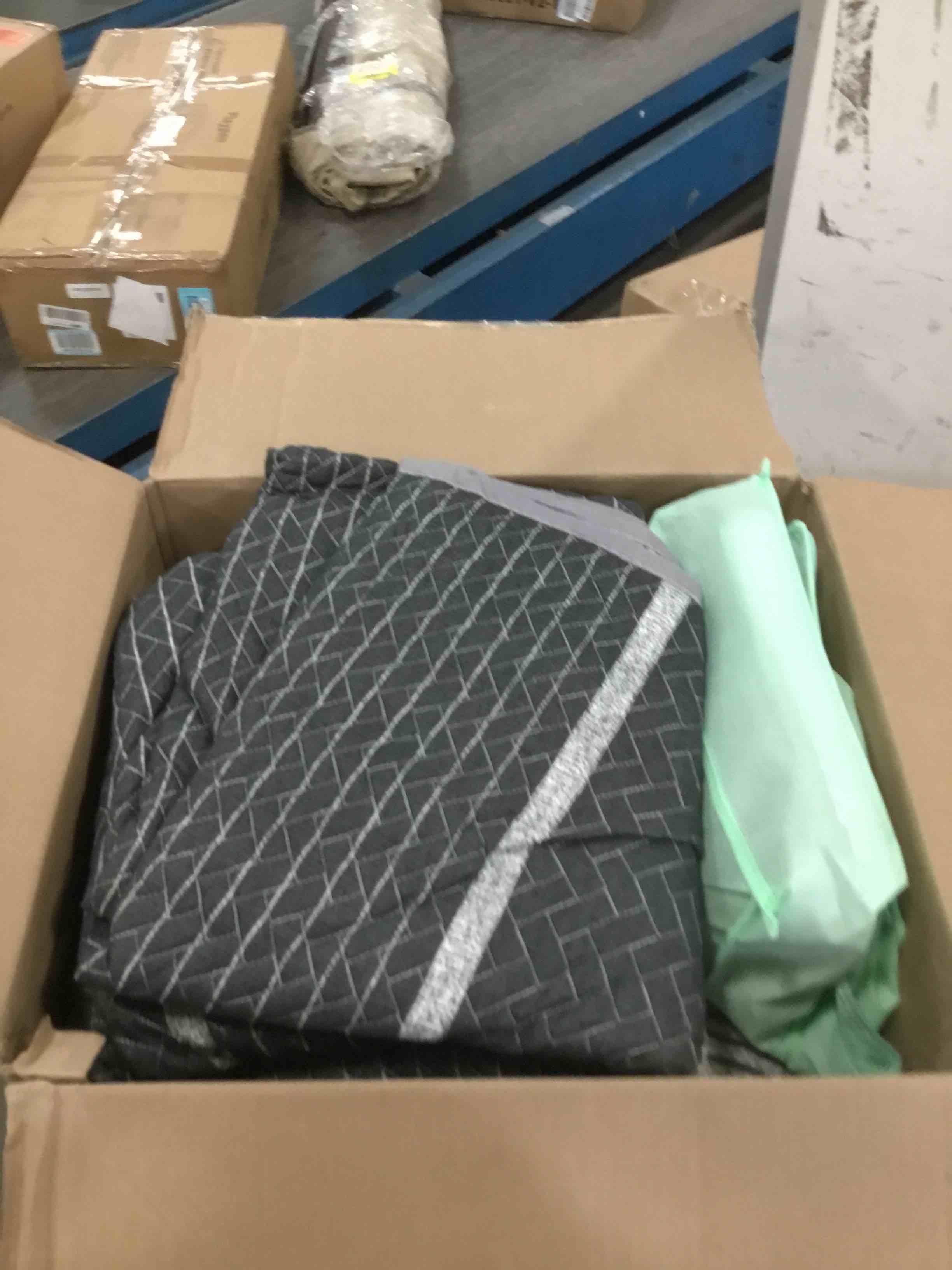 https://s3.amazonaws.com/lotting-images-prod/bidfta/RED6392666_1718122044664.jpeg