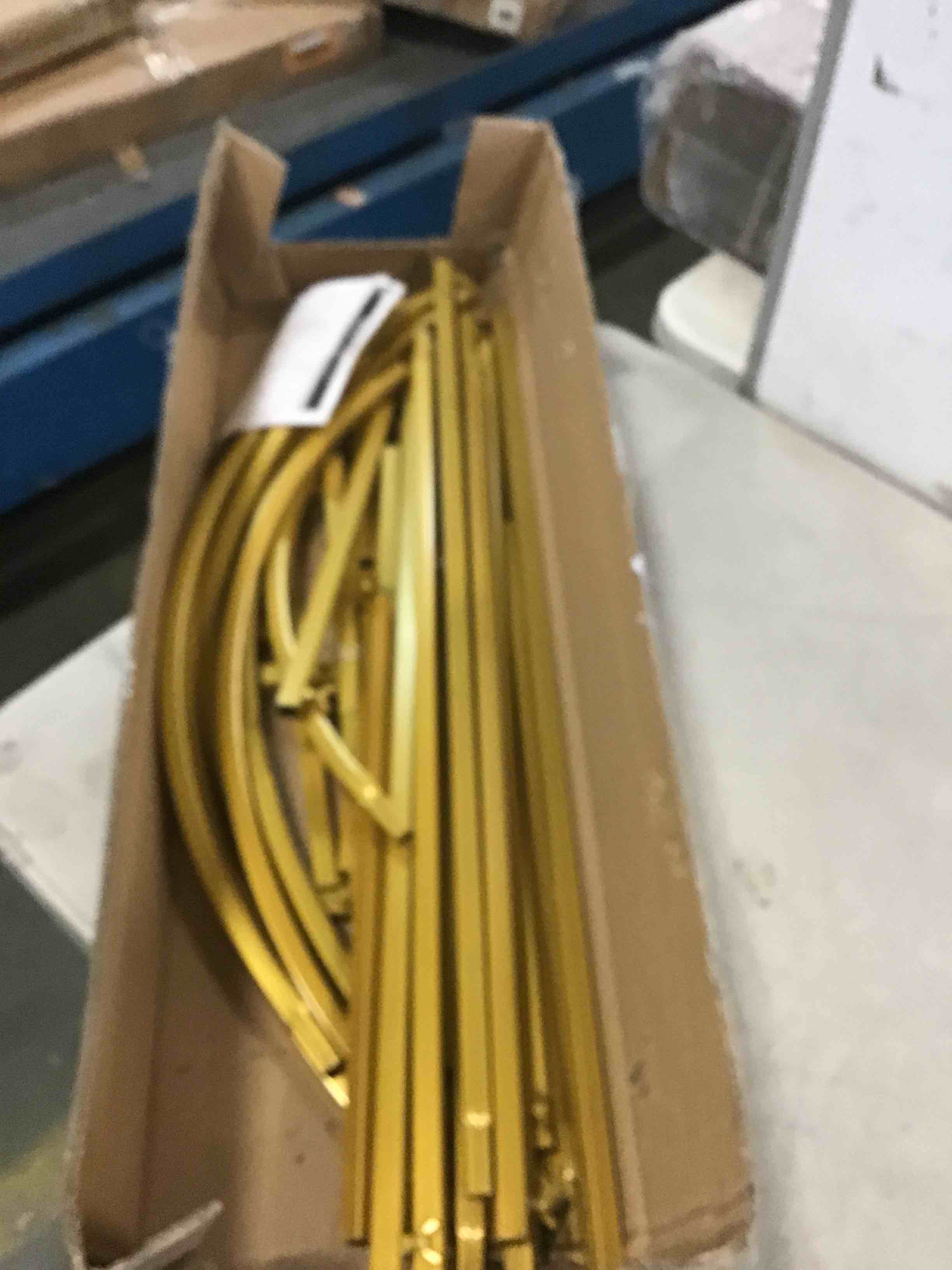 https://s3.amazonaws.com/lotting-images-prod/bidfta/RED6392709_1718130802600.jpeg
