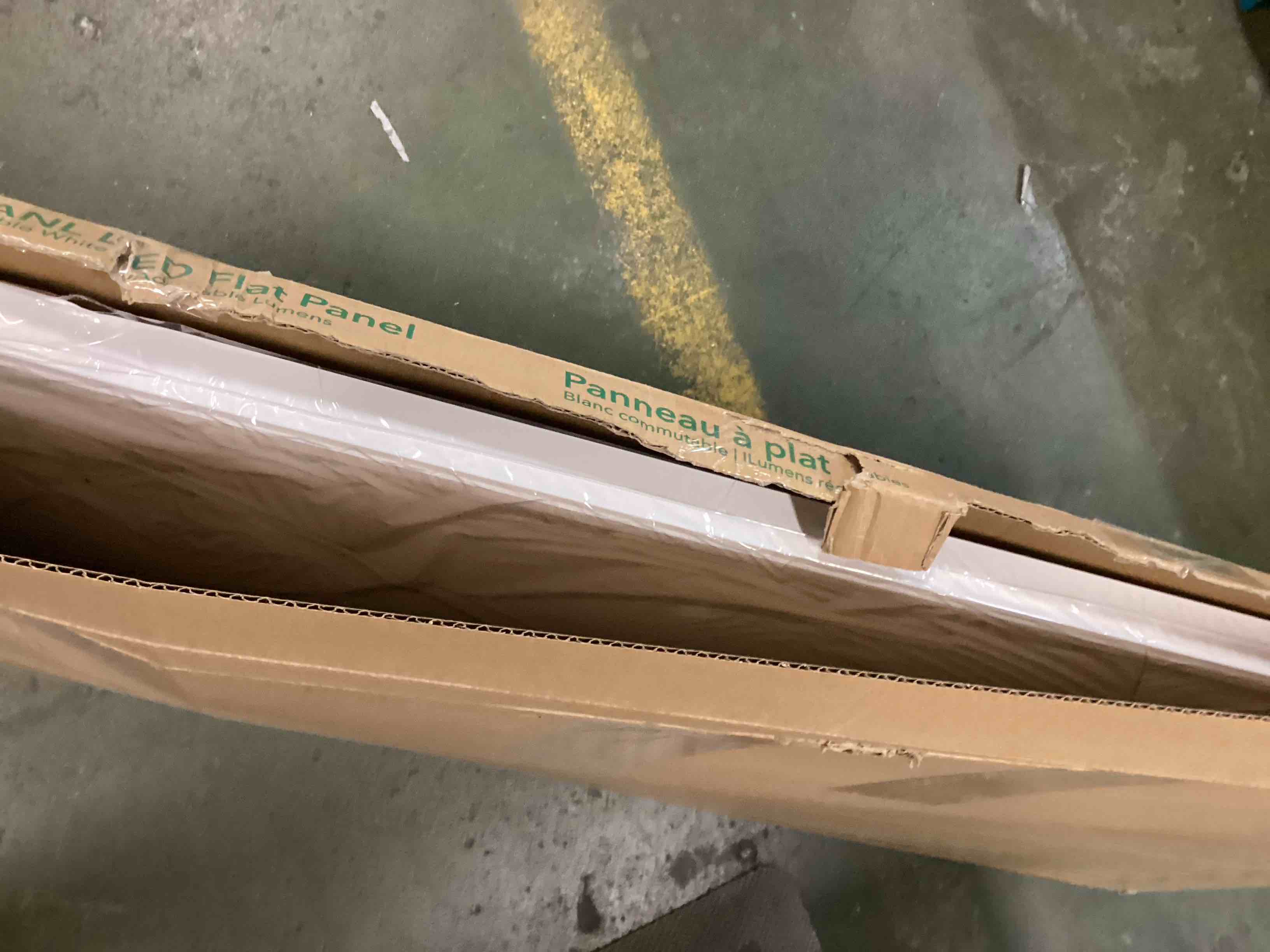 https://s3.amazonaws.com/lotting-images-prod/bidfta/RED6392760_1718191633488.jpeg