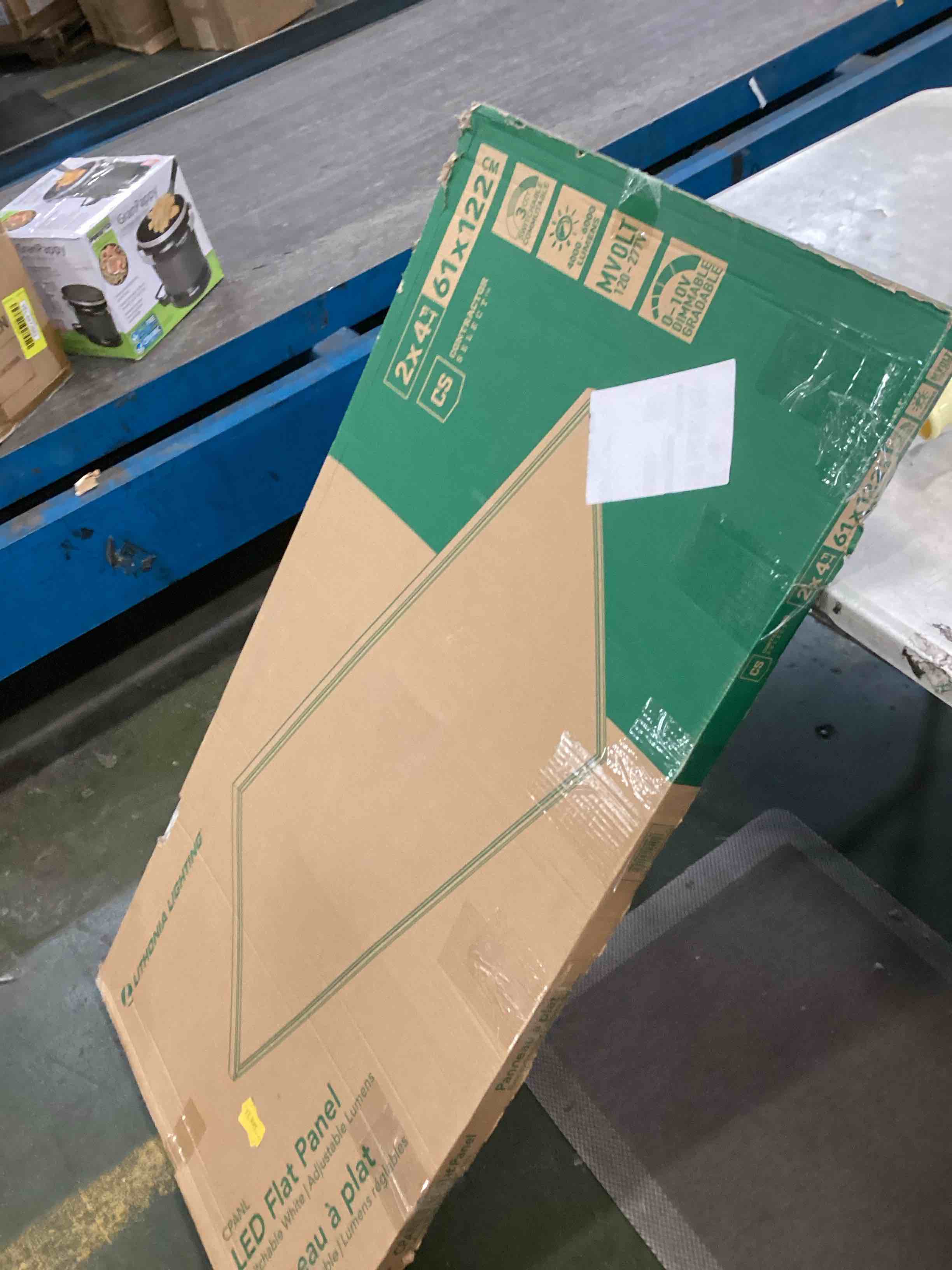 https://s3.amazonaws.com/lotting-images-prod/bidfta/RED6392760_1718191663695.jpeg