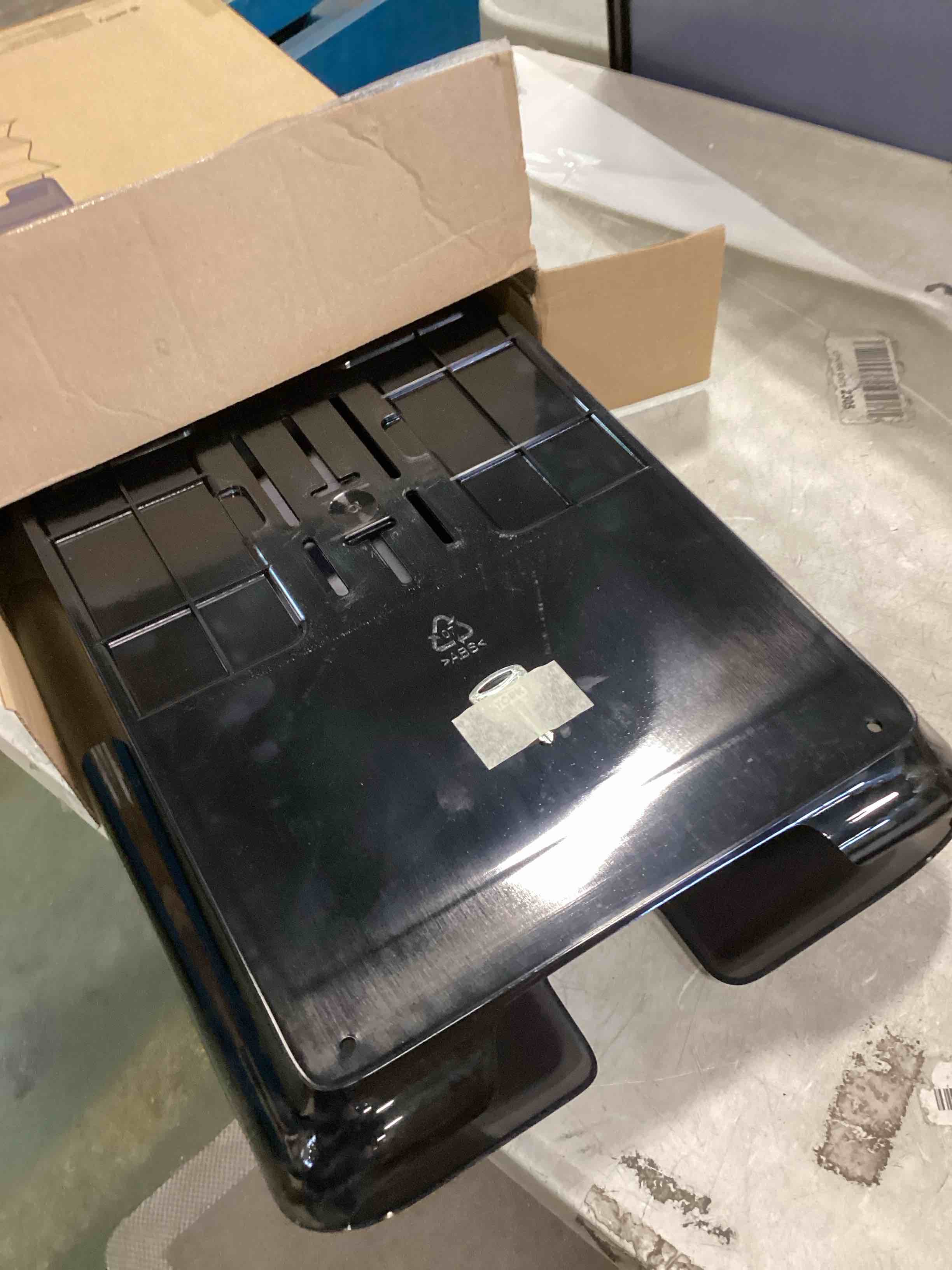 https://s3.amazonaws.com/lotting-images-prod/bidfta/RED6392905_1718206098796.jpeg