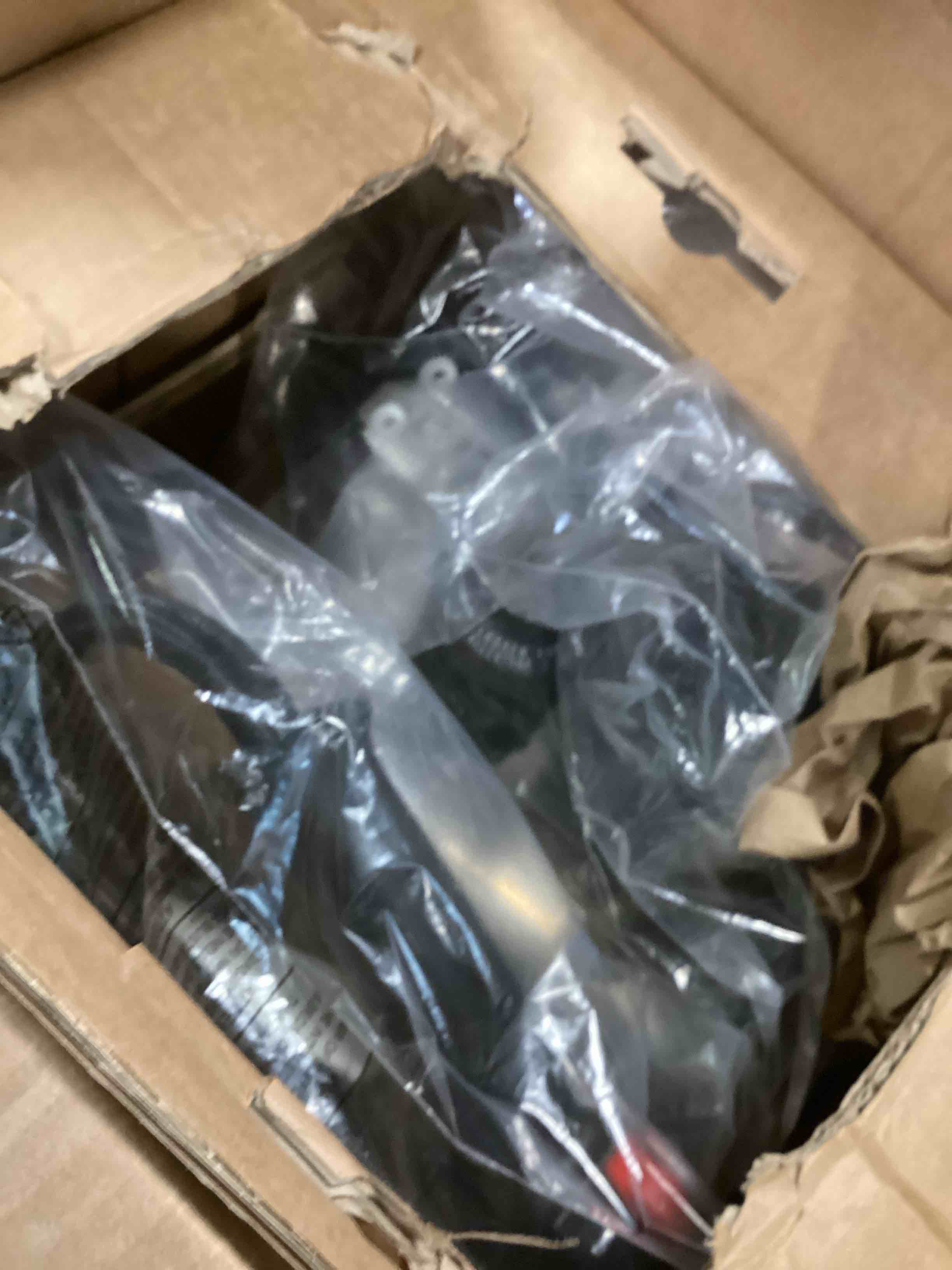 https://s3.amazonaws.com/lotting-images-prod/bidfta/RED6393195_1718289379442.jpeg