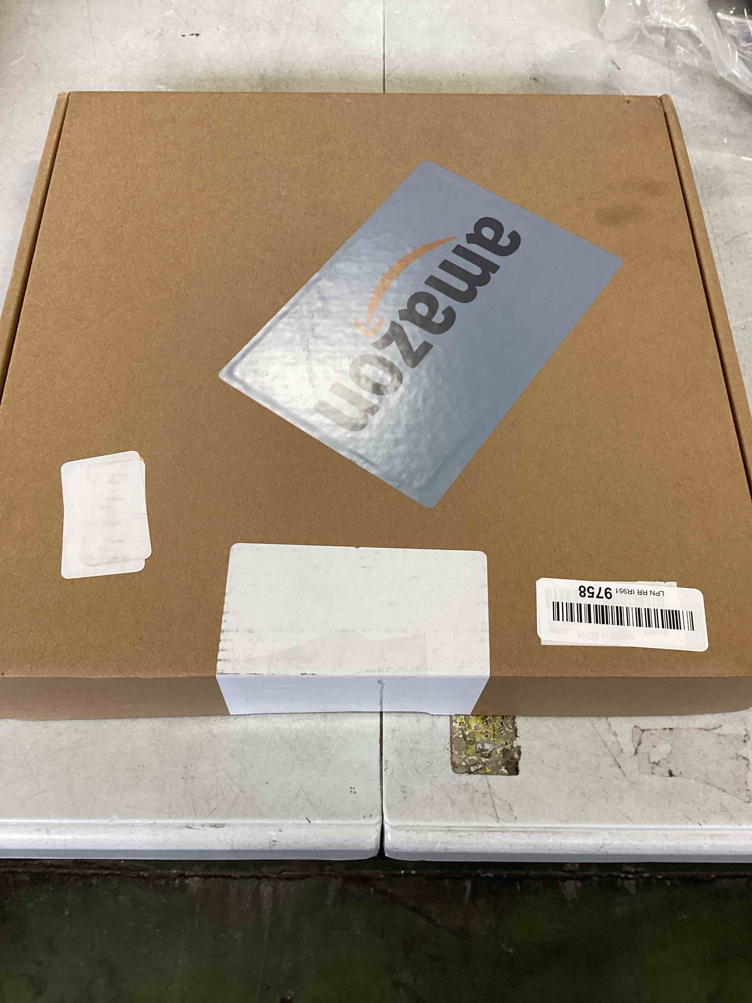 https://s3.amazonaws.com/lotting-images-prod/bidfta/RED6393572_1717606287338.jpeg