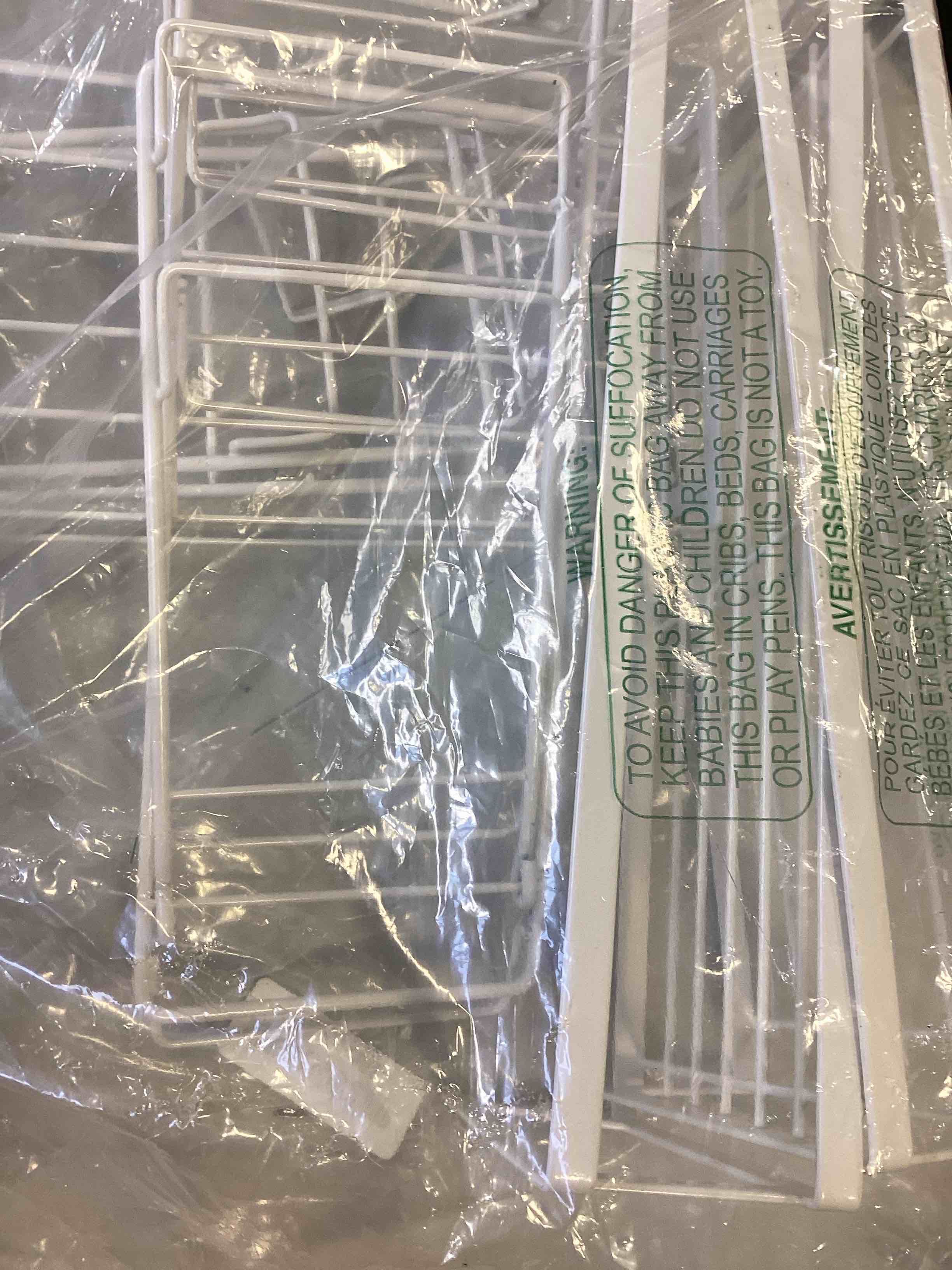 https://s3.amazonaws.com/lotting-images-prod/bidfta/RED6394180_1717785294380.jpeg