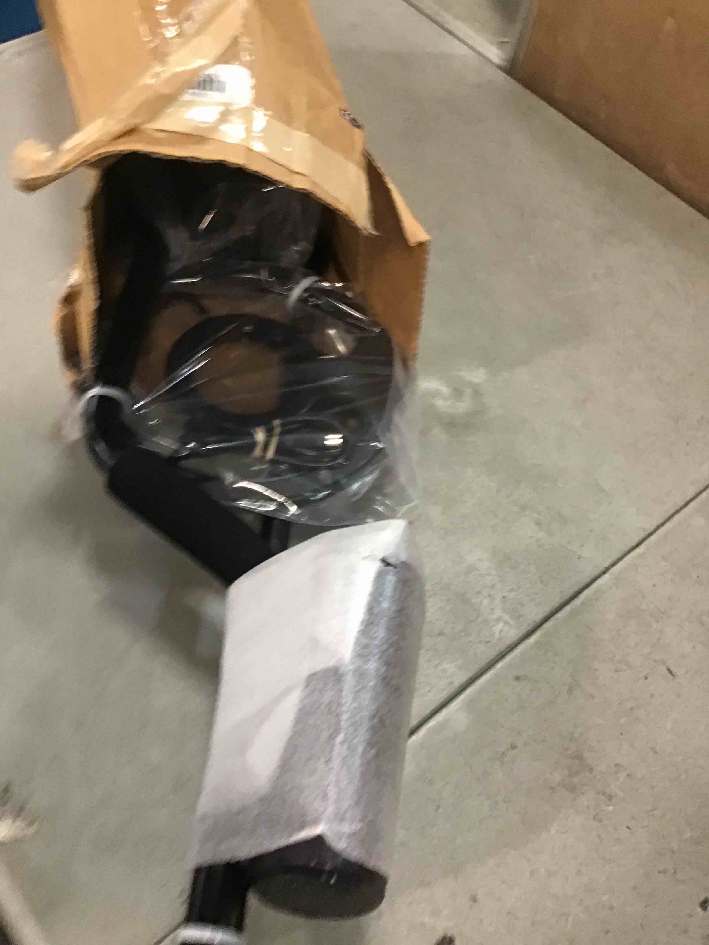 https://s3.amazonaws.com/lotting-images-prod/bidfta/RED6394784_1725111643426.jpeg