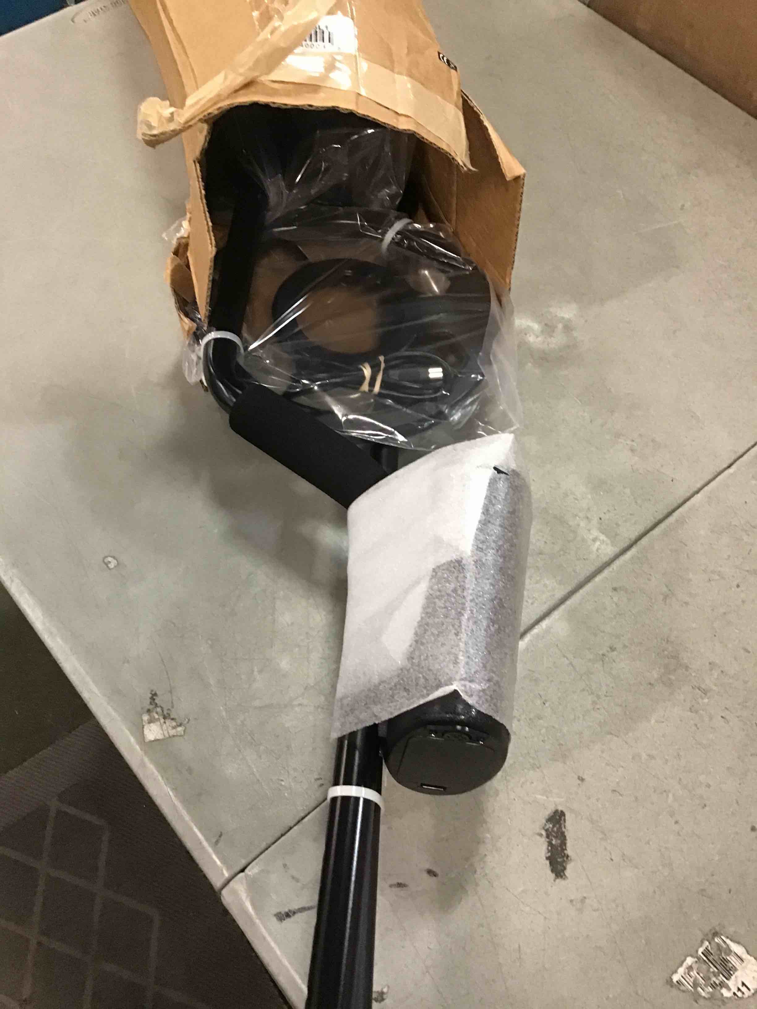 https://s3.amazonaws.com/lotting-images-prod/bidfta/RED6394784_1725111644861.jpeg
