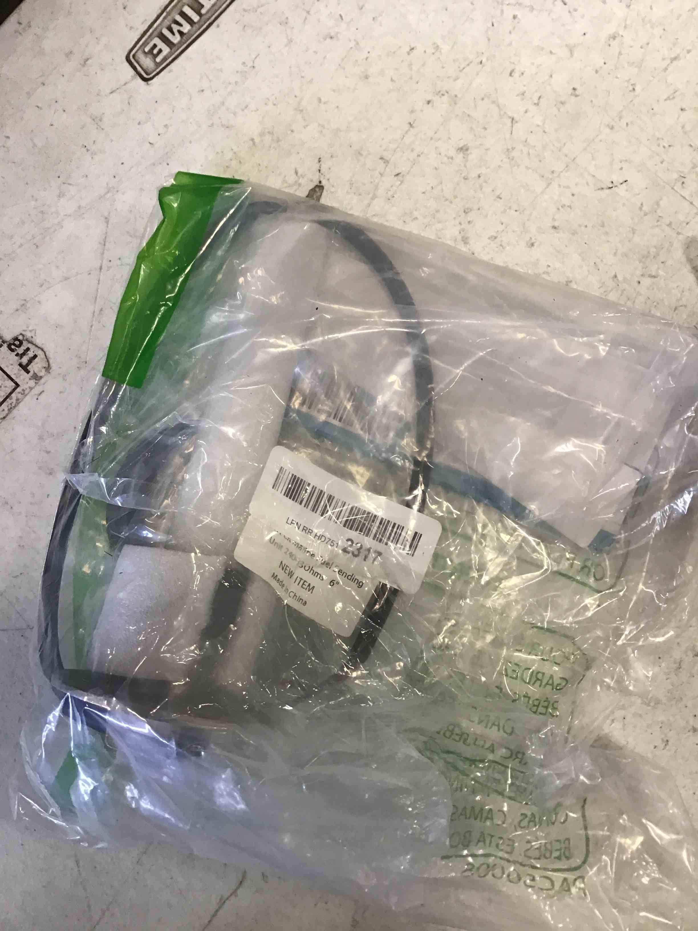 https://s3.amazonaws.com/lotting-images-prod/bidfta/RED6395966_1718134263301.jpeg