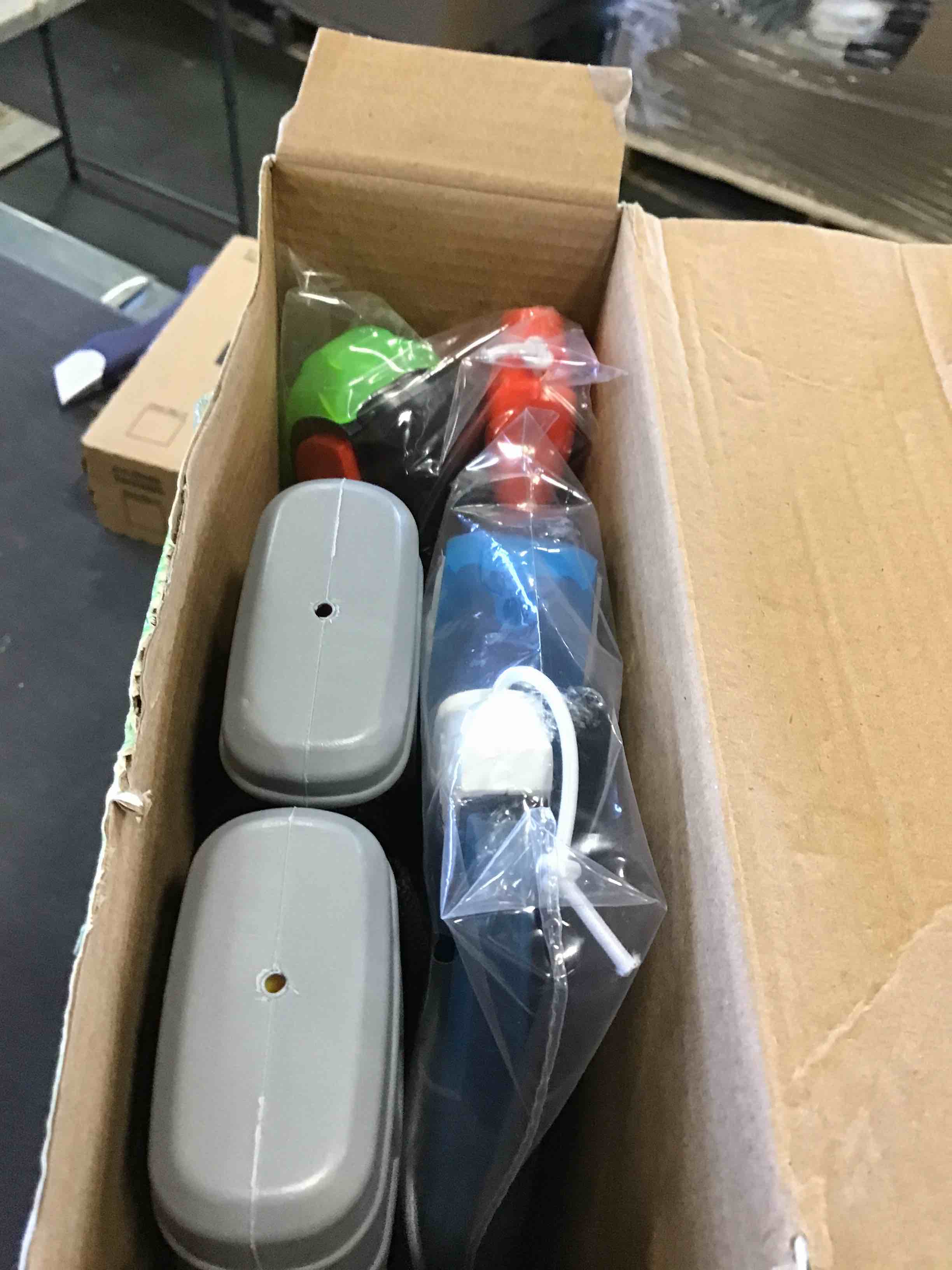 https://s3.amazonaws.com/lotting-images-prod/bidfta/RED6396048_1718204343798.jpeg