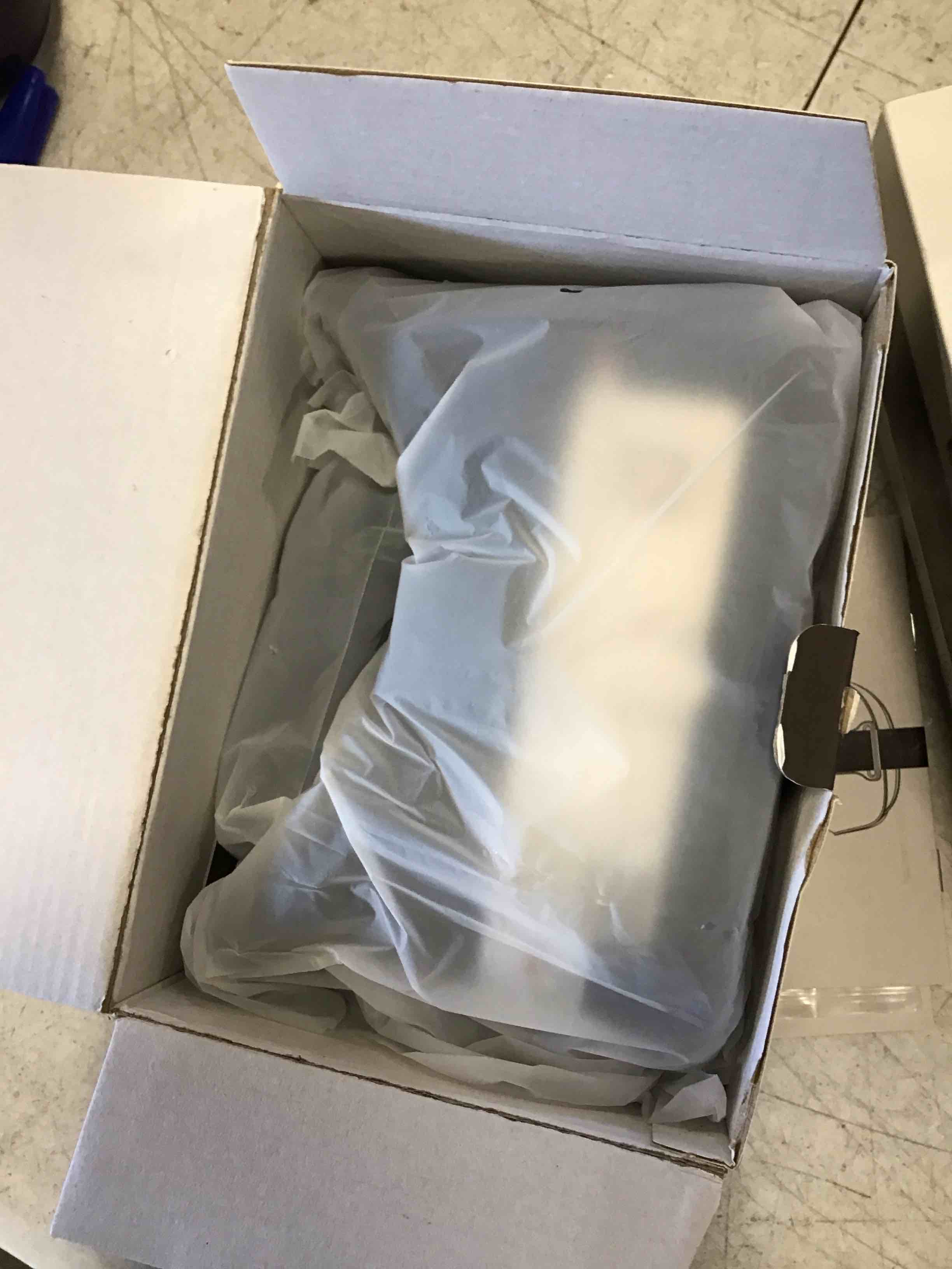 https://s3.amazonaws.com/lotting-images-prod/bidfta/RED6396383_1718305904615.jpeg