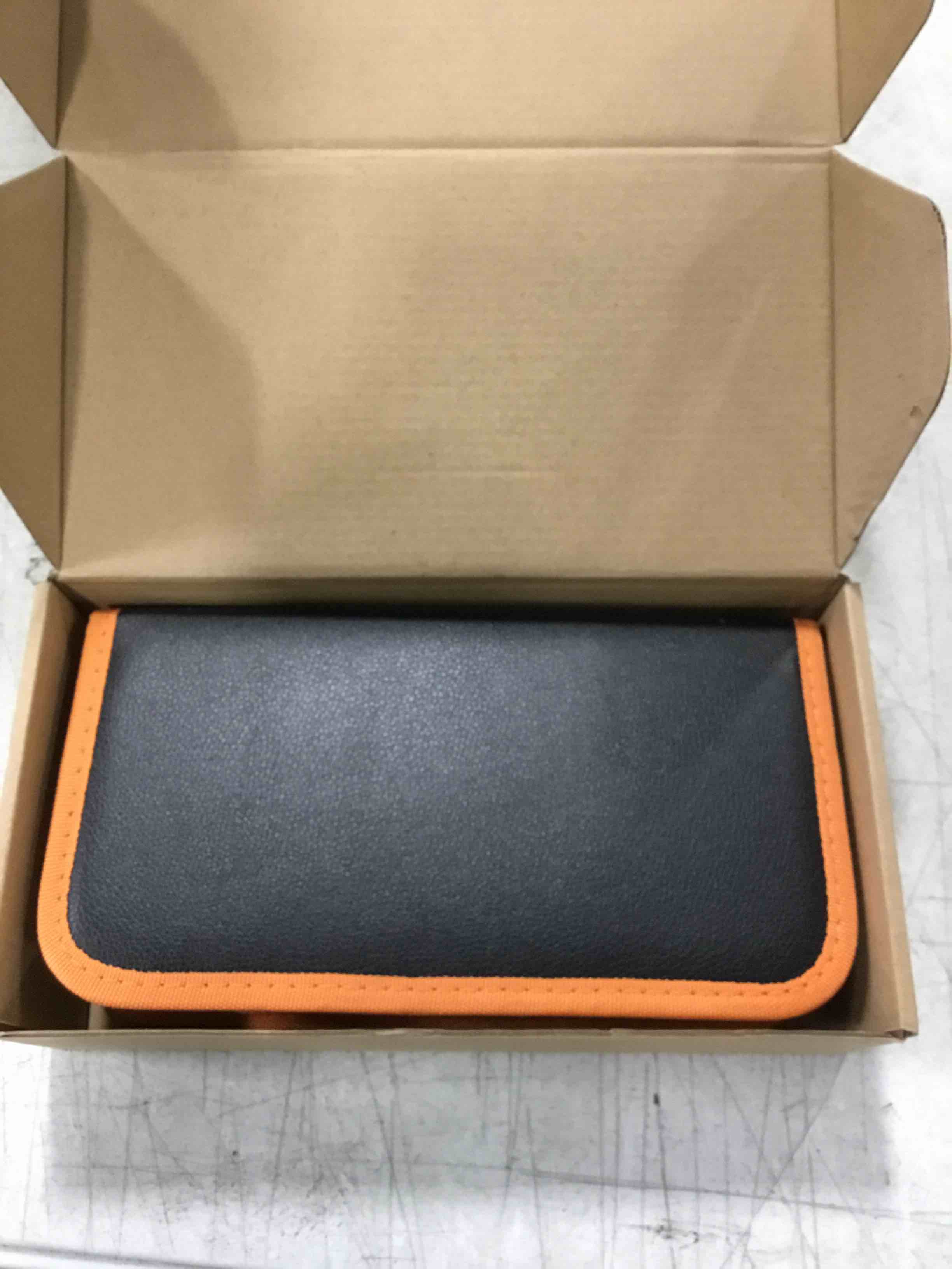 https://s3.amazonaws.com/lotting-images-prod/bidfta/RED6398383_1718306305600.jpeg