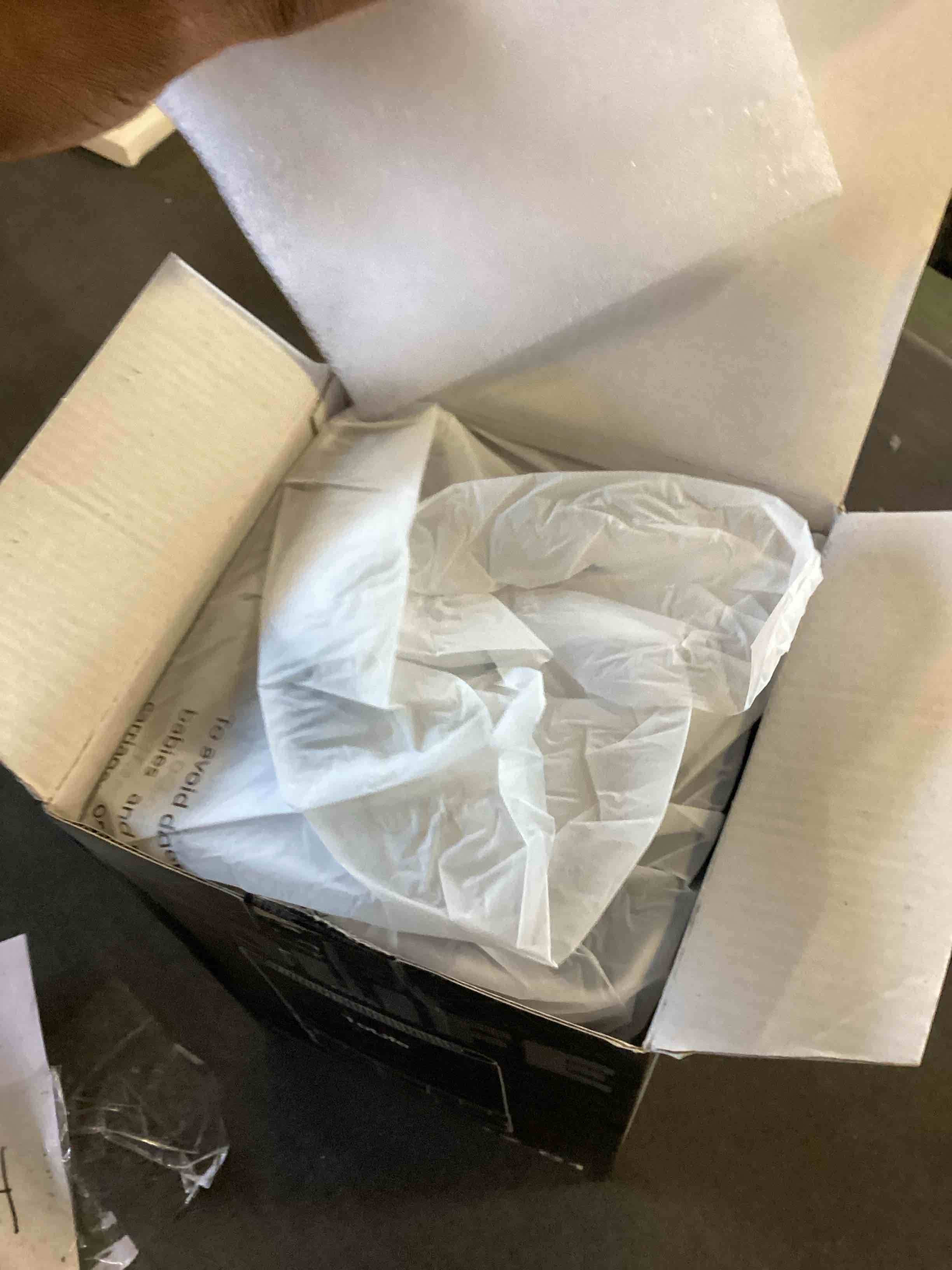 https://s3.amazonaws.com/lotting-images-prod/bidfta/RED6399524_1717767646092.jpeg