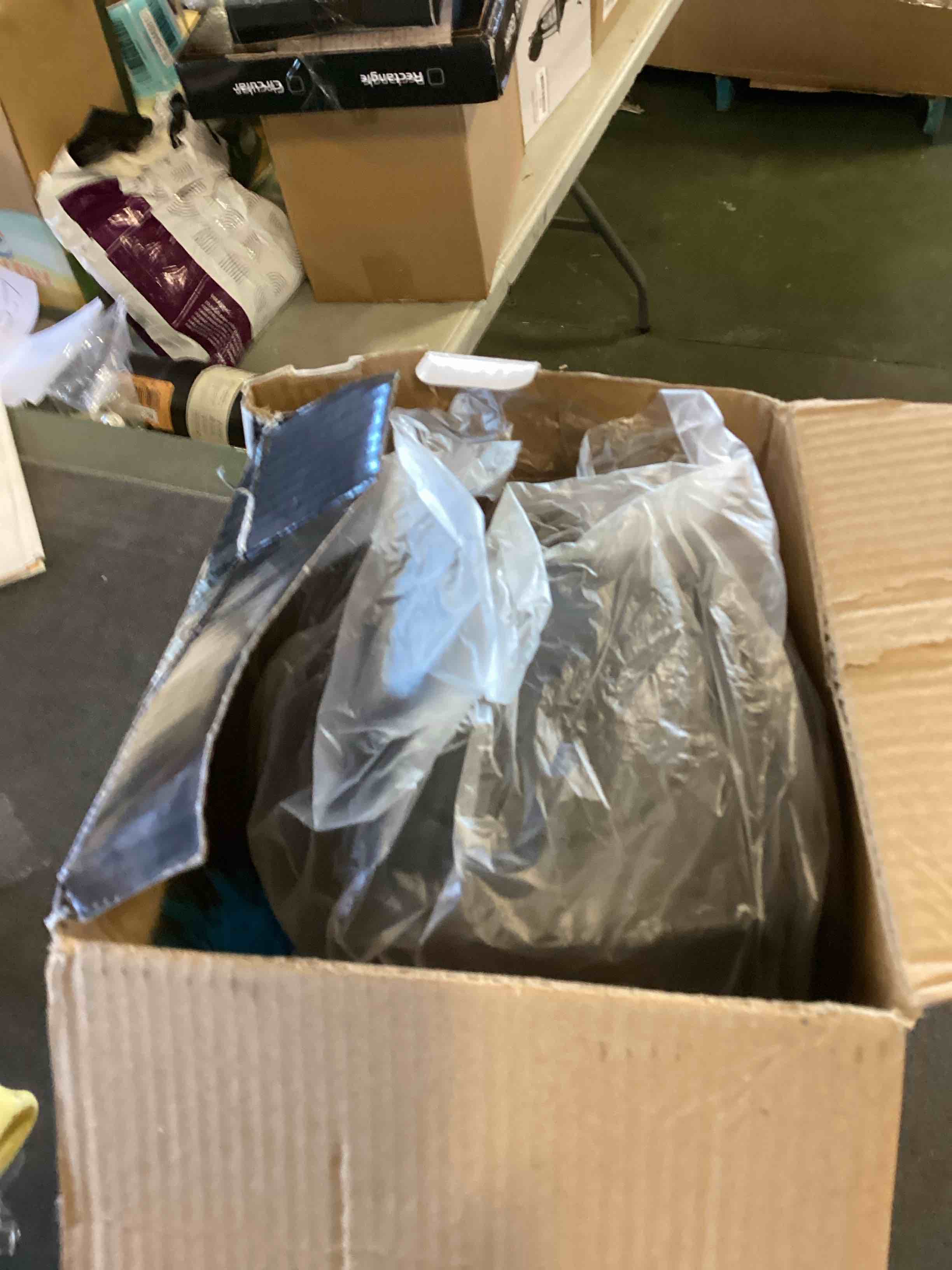 https://s3.amazonaws.com/lotting-images-prod/bidfta/RED6399546_1717770672478.jpeg